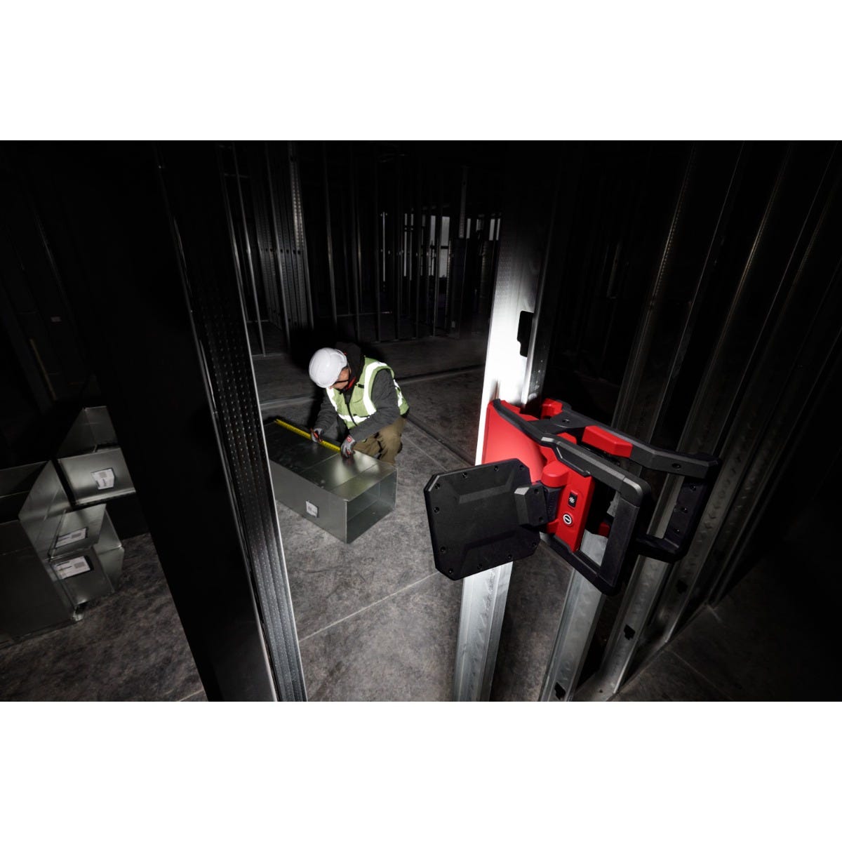 Milwaukee 2358-20 M18 ROVER 2000-Lumen Clamping Flood Light, Tool Only