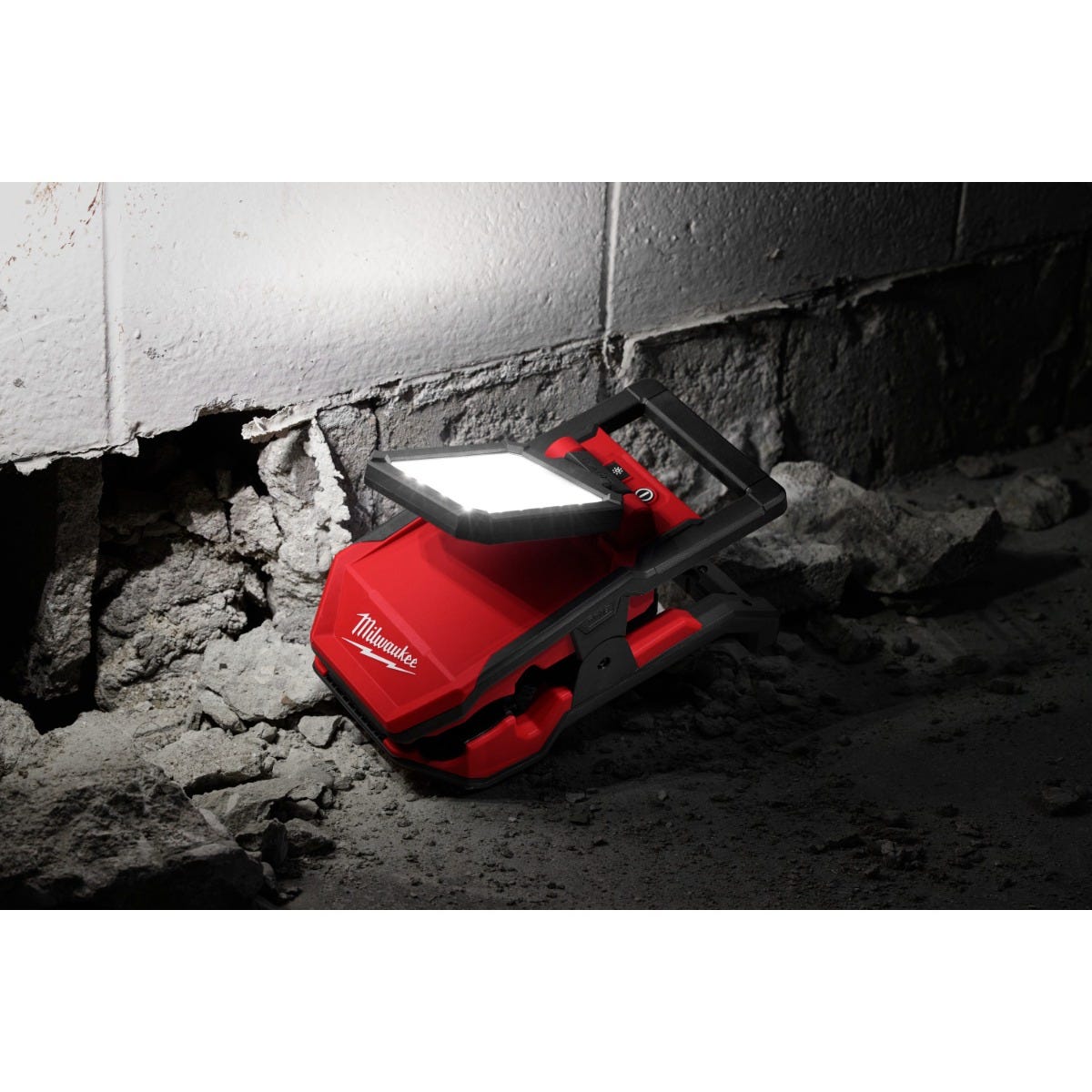 Milwaukee 2358-20 M18 ROVER 2000-Lumen Clamping Flood Light, Tool Only