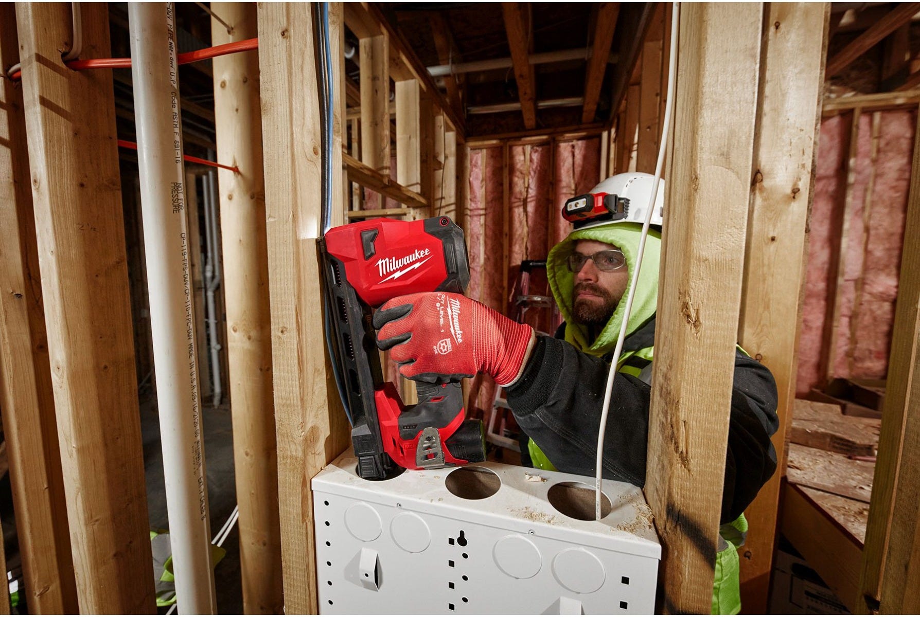 Milwaukee 2448-21 M12 Cable Stapler Kit with 1,200 Staples