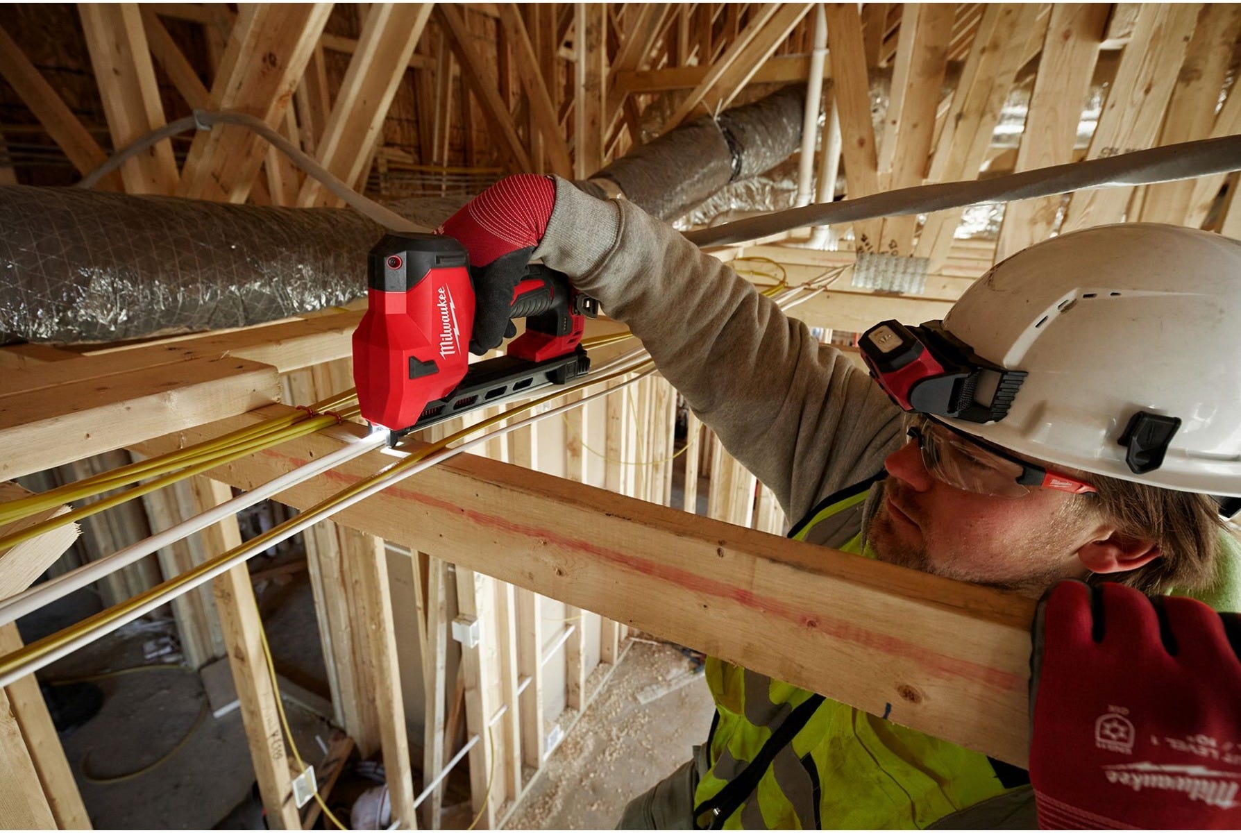 Milwaukee 2448-21 M12 Cable Stapler Kit with 1,200 Staples