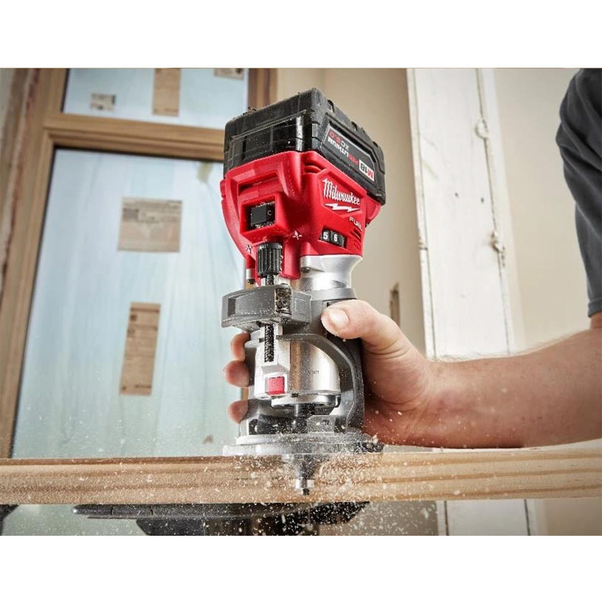 Milwaukee 2723-20 M18 FUEL Brushless Compact Router and Compact Router Offset Base, Tool Only Kit