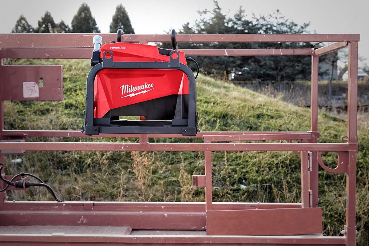 Milwaukee 2774-20 M18 FORCE LOGIC 10,000 PSI Hydraulic Pump, Tool Only