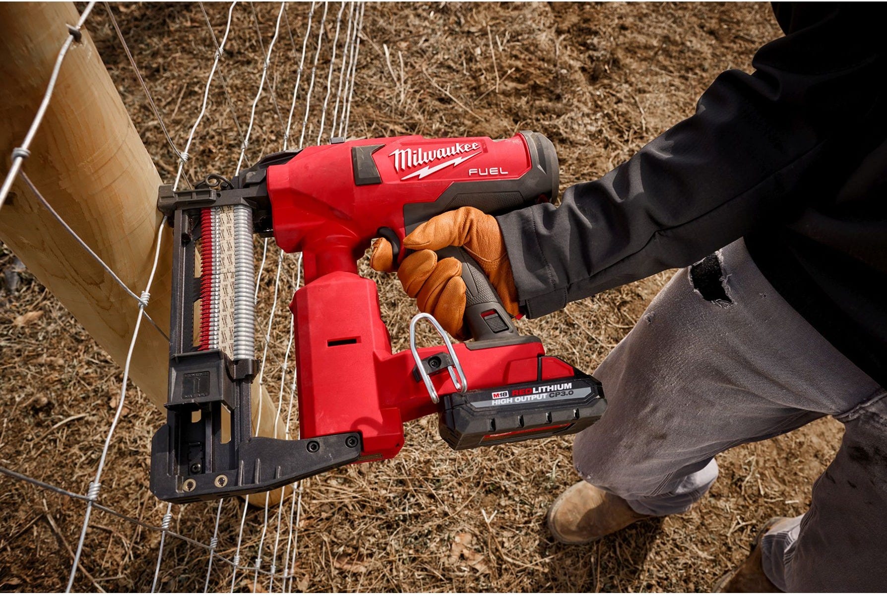 Milwaukee 2843-22 M18 Fuel Utility Fencing Stapler Kit