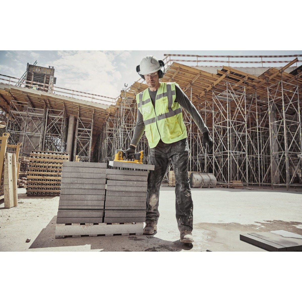 DeWalt DCE592D1 20V MAX* GRABO Lifter 2.0Ah Kit