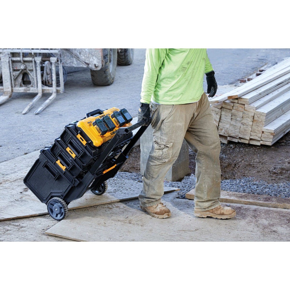 DeWalt DCB104 Multiport Simultaneous Fast Charger