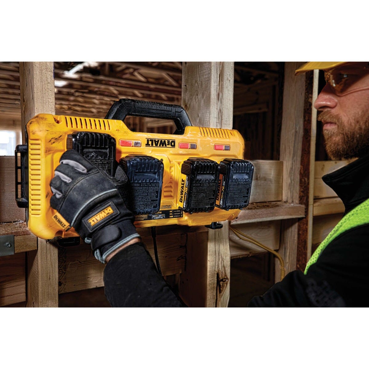 DeWalt DCB104 Multiport Simultaneous Fast Charger