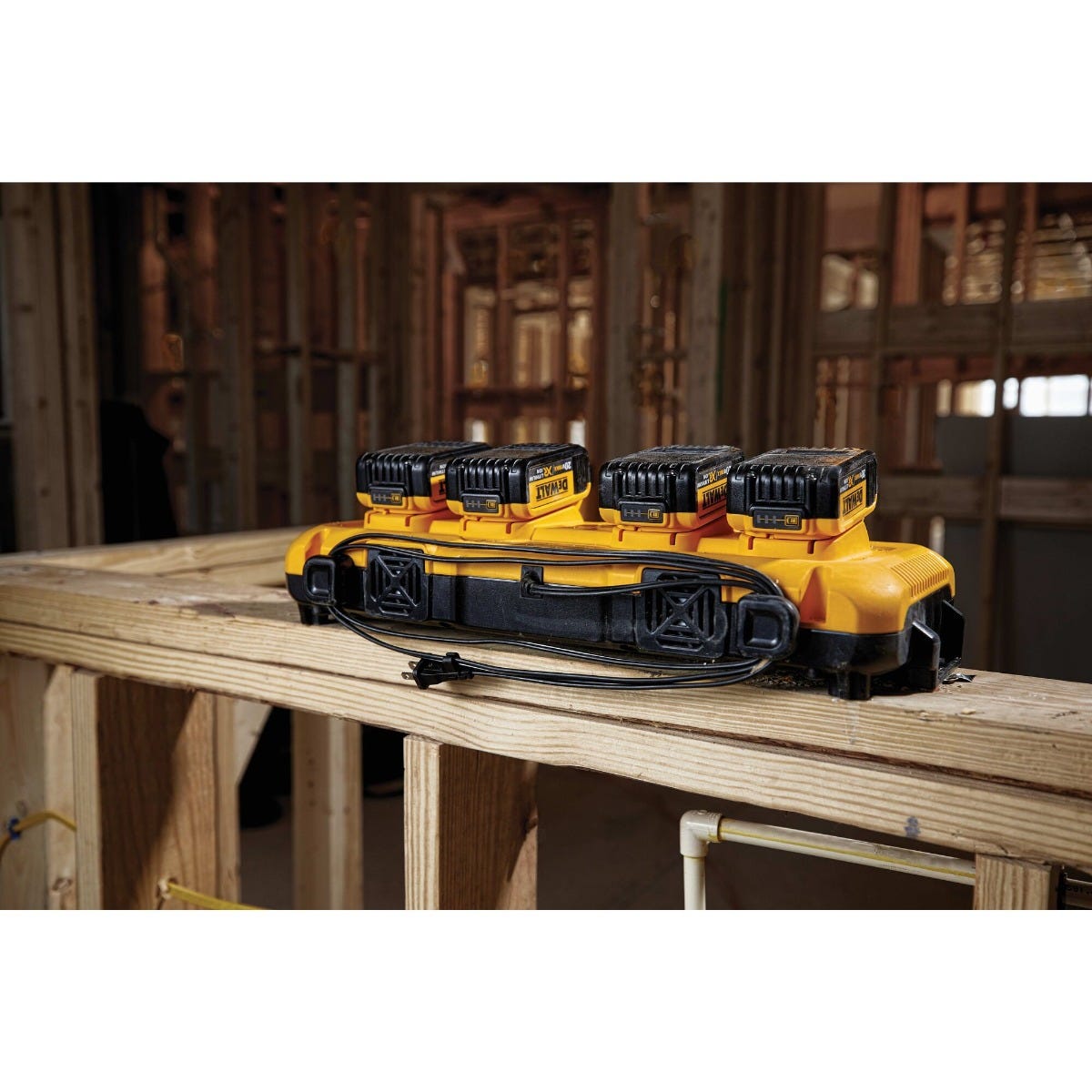 DeWalt DCB104 Multiport Simultaneous Fast Charger