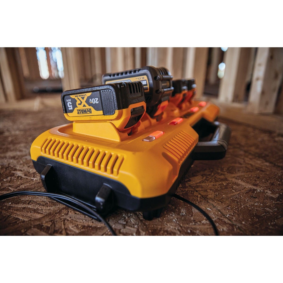 DeWalt DCB104 Multiport Simultaneous Fast Charger