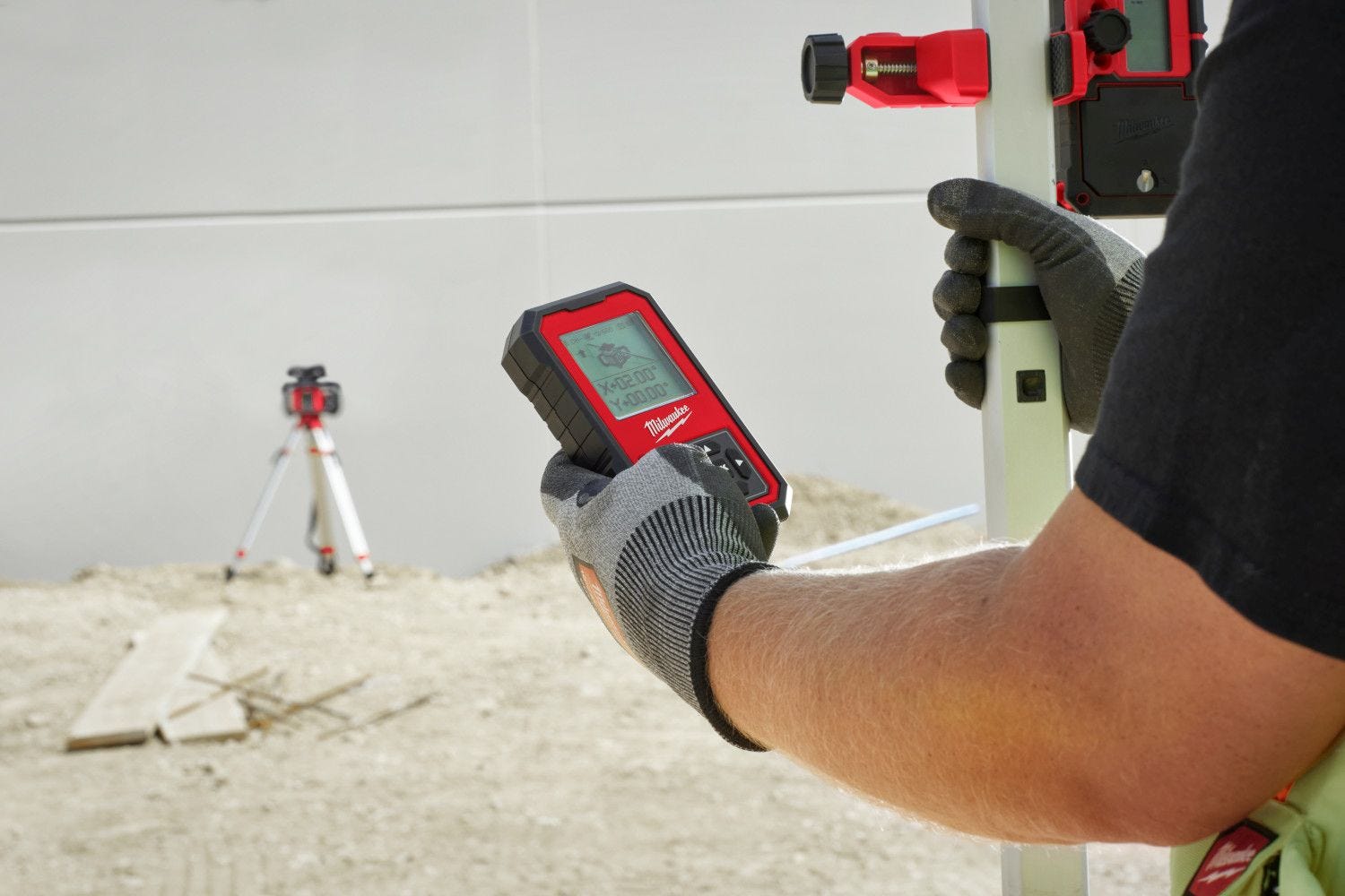 Milwaukee 3704-21T M18 Red Exterior Dual Slope Rotary Laser Level 3.0Ah Kit w/ Receiver, Remote, Grade Rod & Tripod