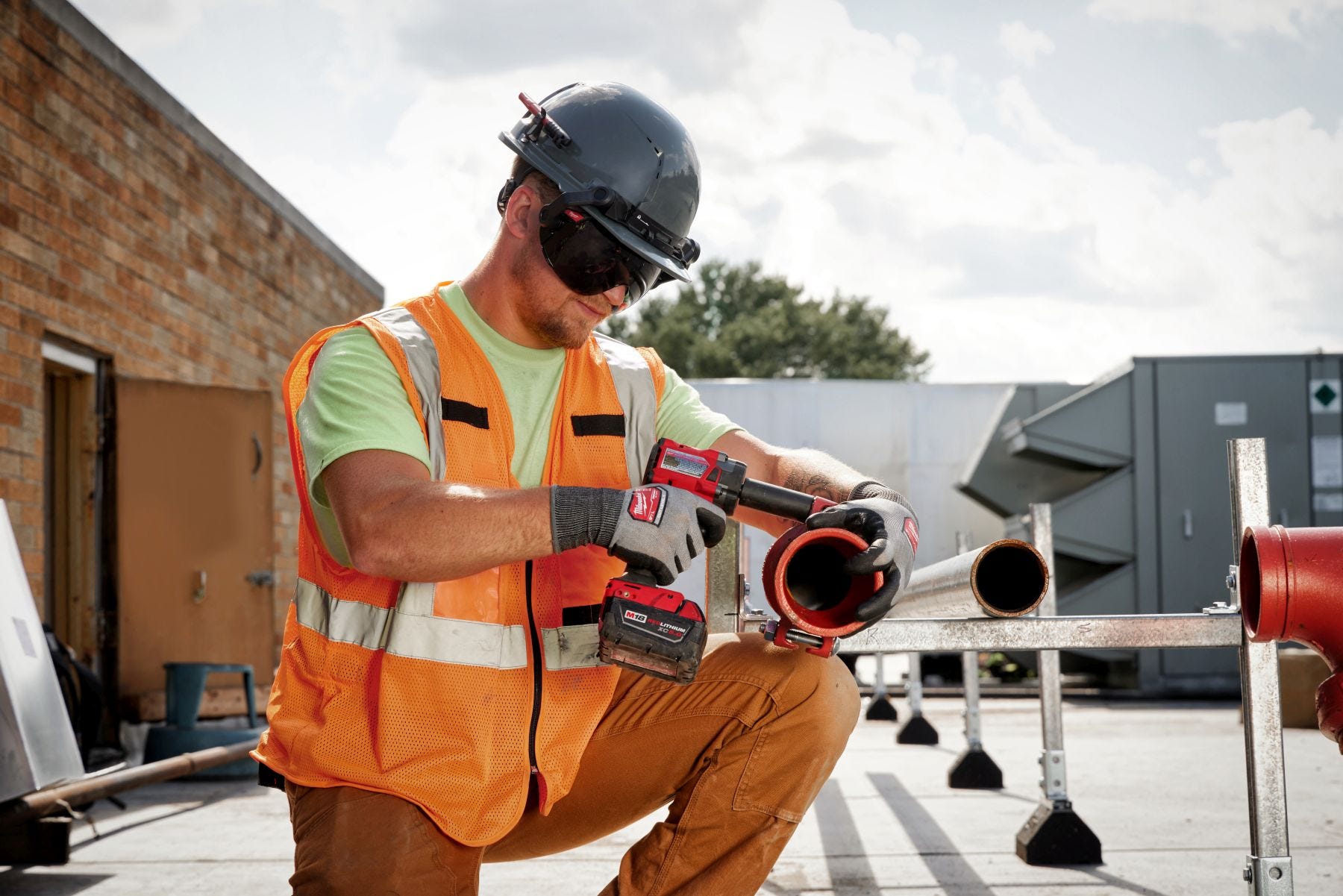 Milwaukee 48-73-1415 BOLT Eye Visor - Tinted Dual Coat Lens (Compatible with Milwaukee Safety Helmets & Hard Hats)