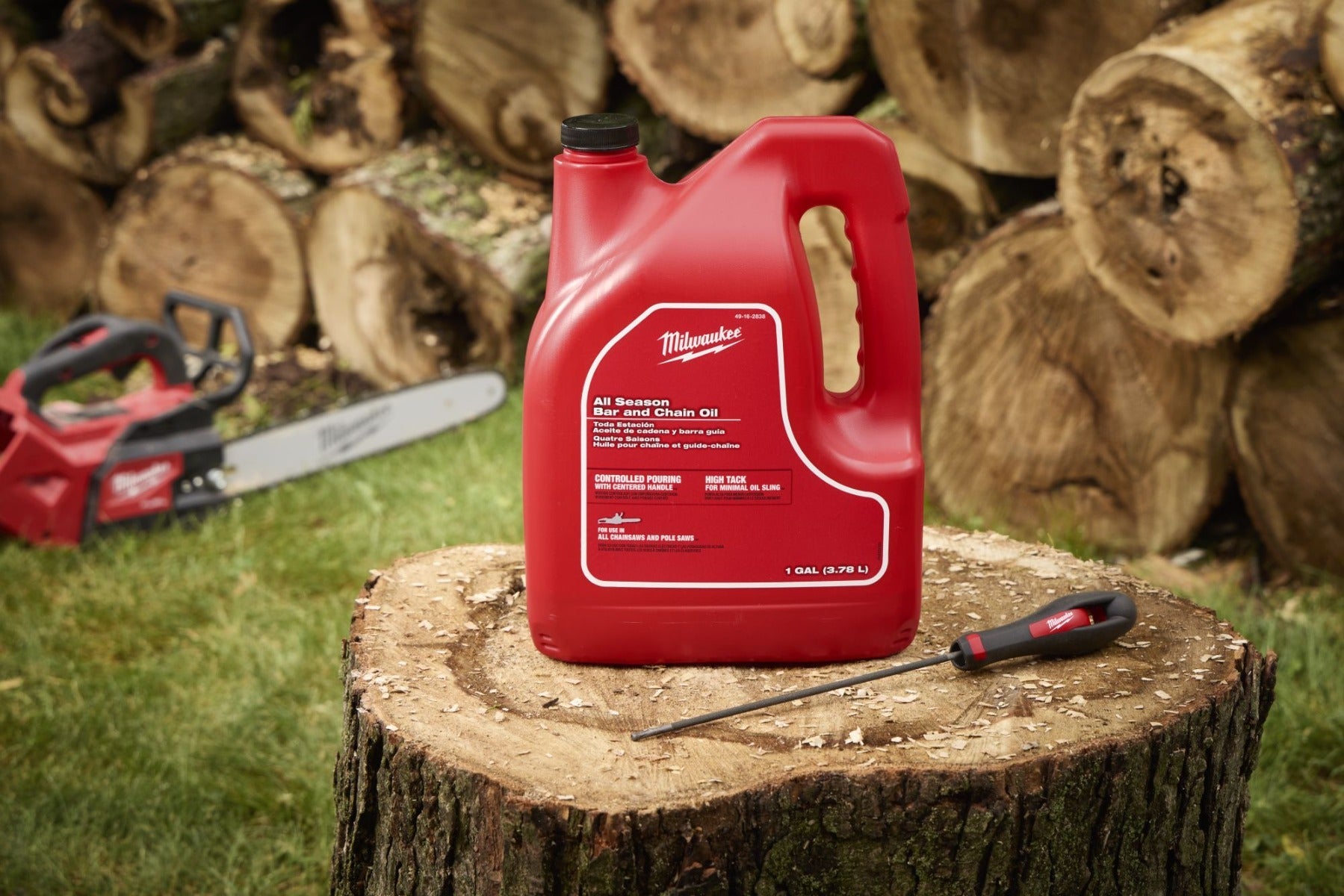 Milwaukee 49-16-2838 1 Gallon All Season Bar and Chain Oil