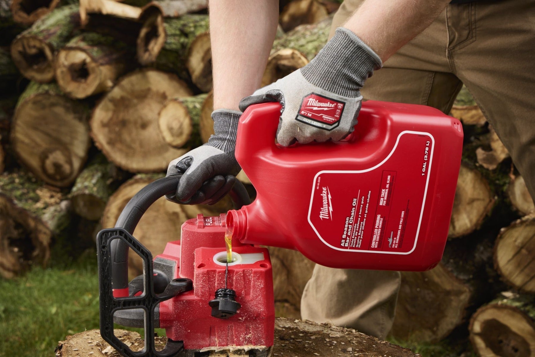 Milwaukee 49-16-2838 1 Gallon All Season Bar and Chain Oil