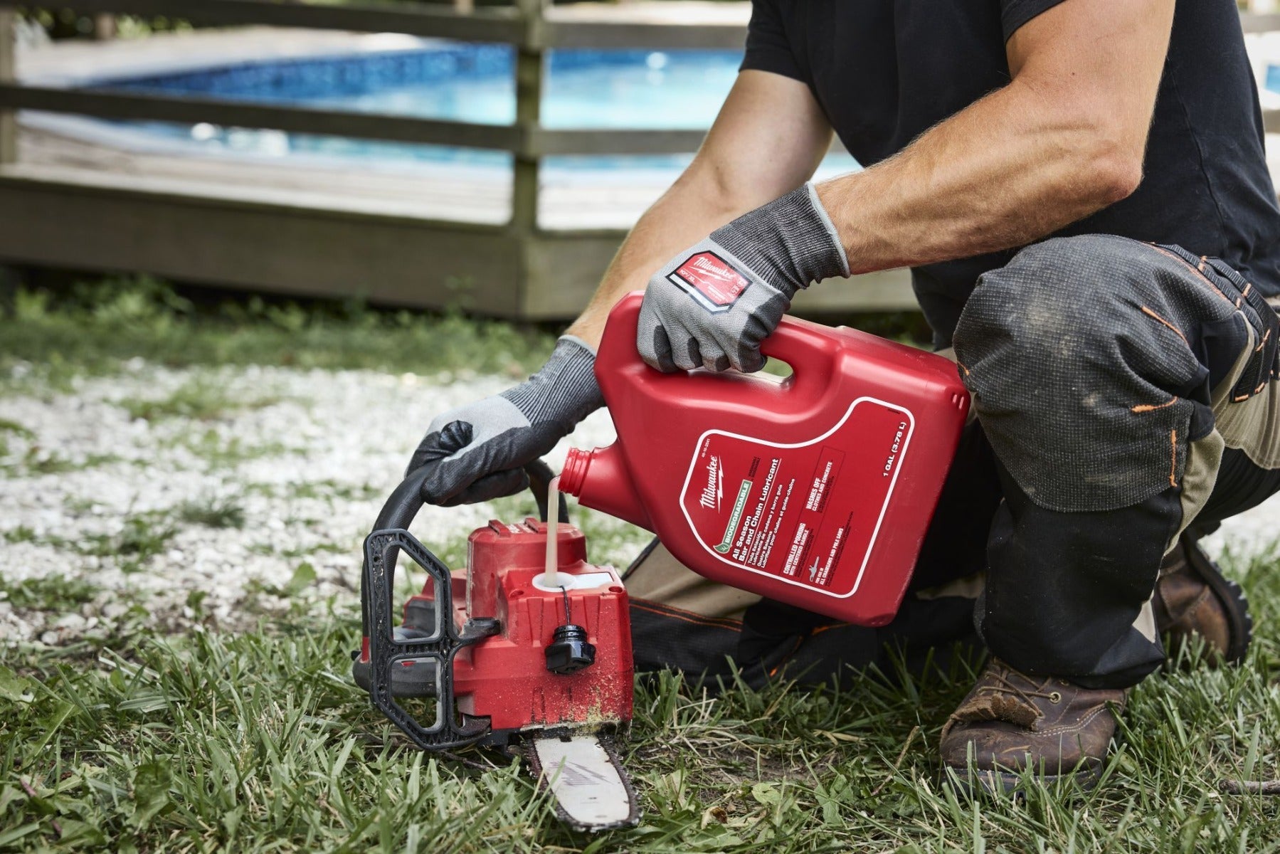 Milwaukee 49-16-2841 1 Gallon Biodegradable All Season Bar and Chain Lubricant