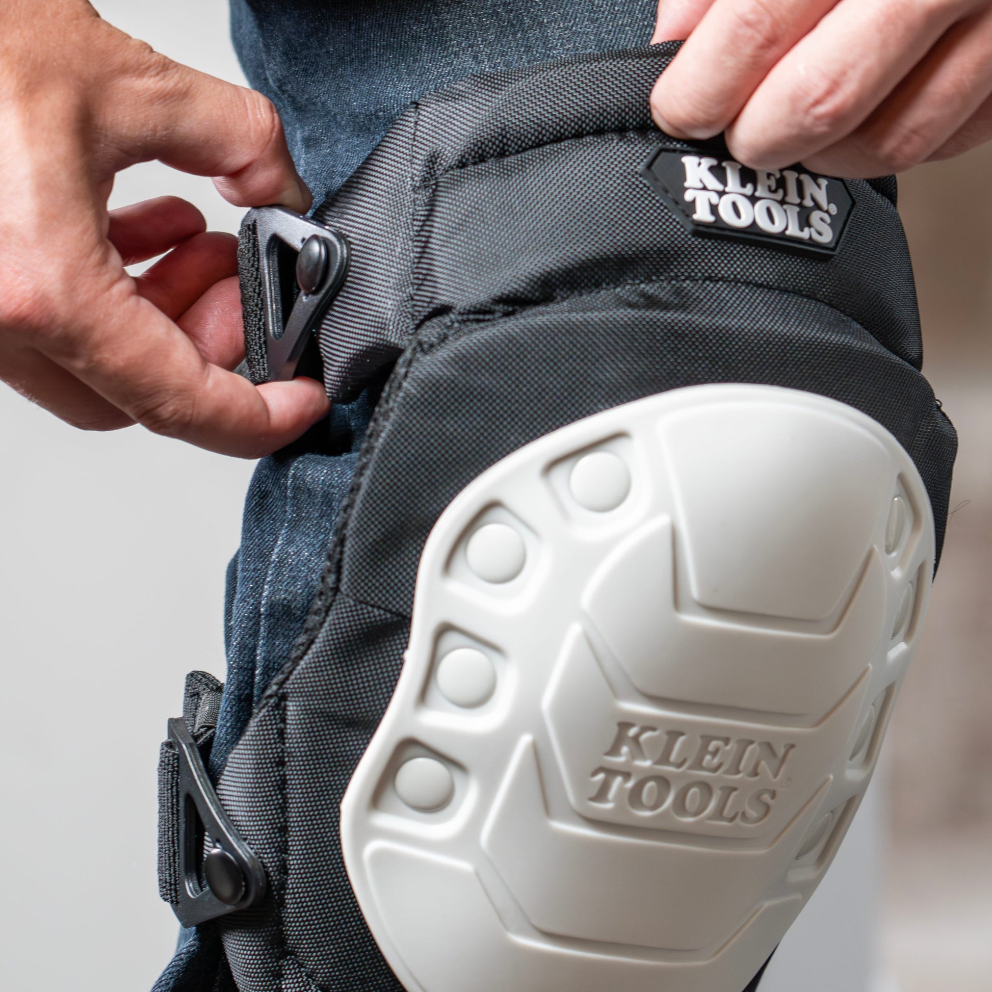 Klein Tools 60846 Non-Marring Semi-Hinged Knee Pad