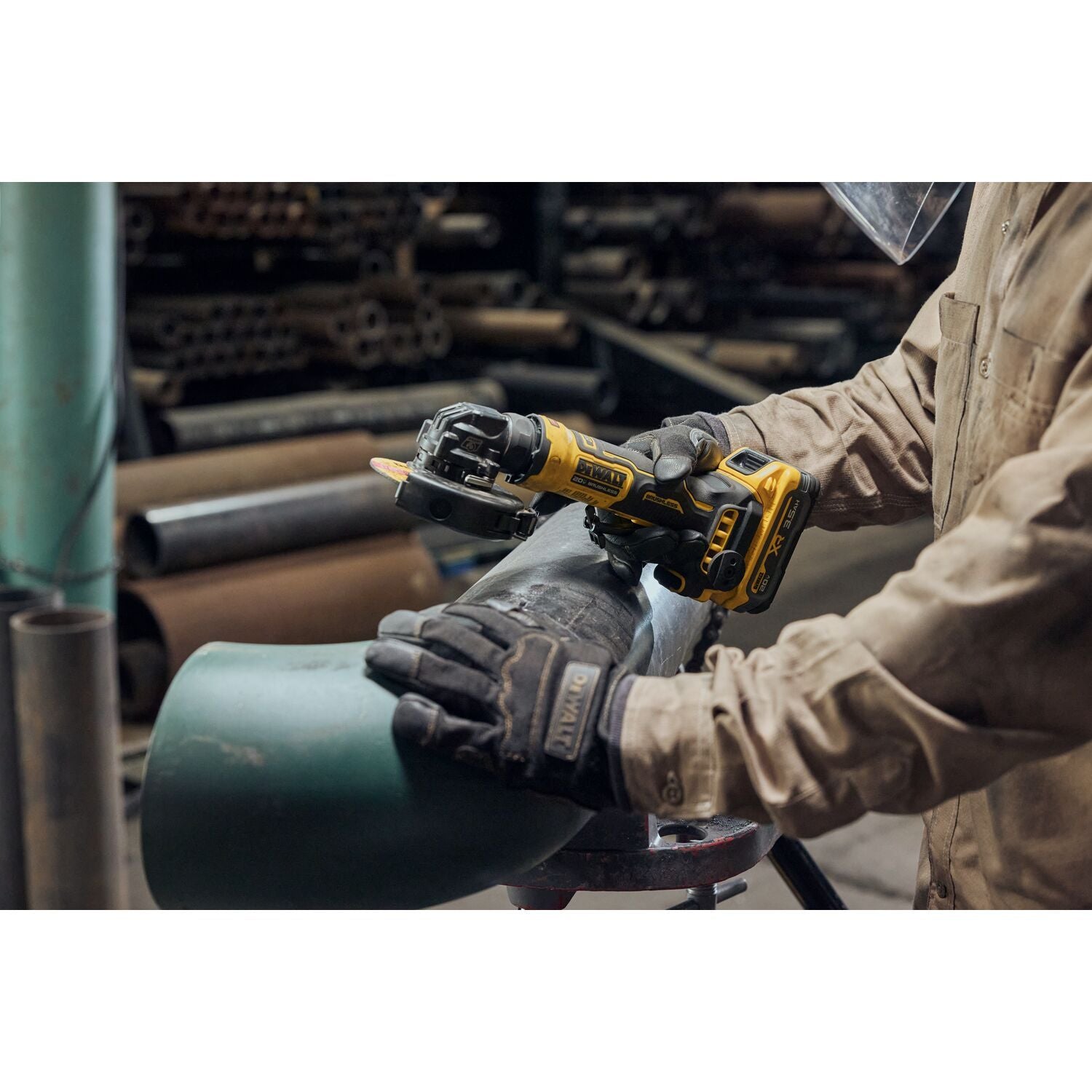 DeWALT DCG400S2 ATOMIC 20V MAX 4-in. Angle Grinder 3.5Ah XR POWERSTACK Kit