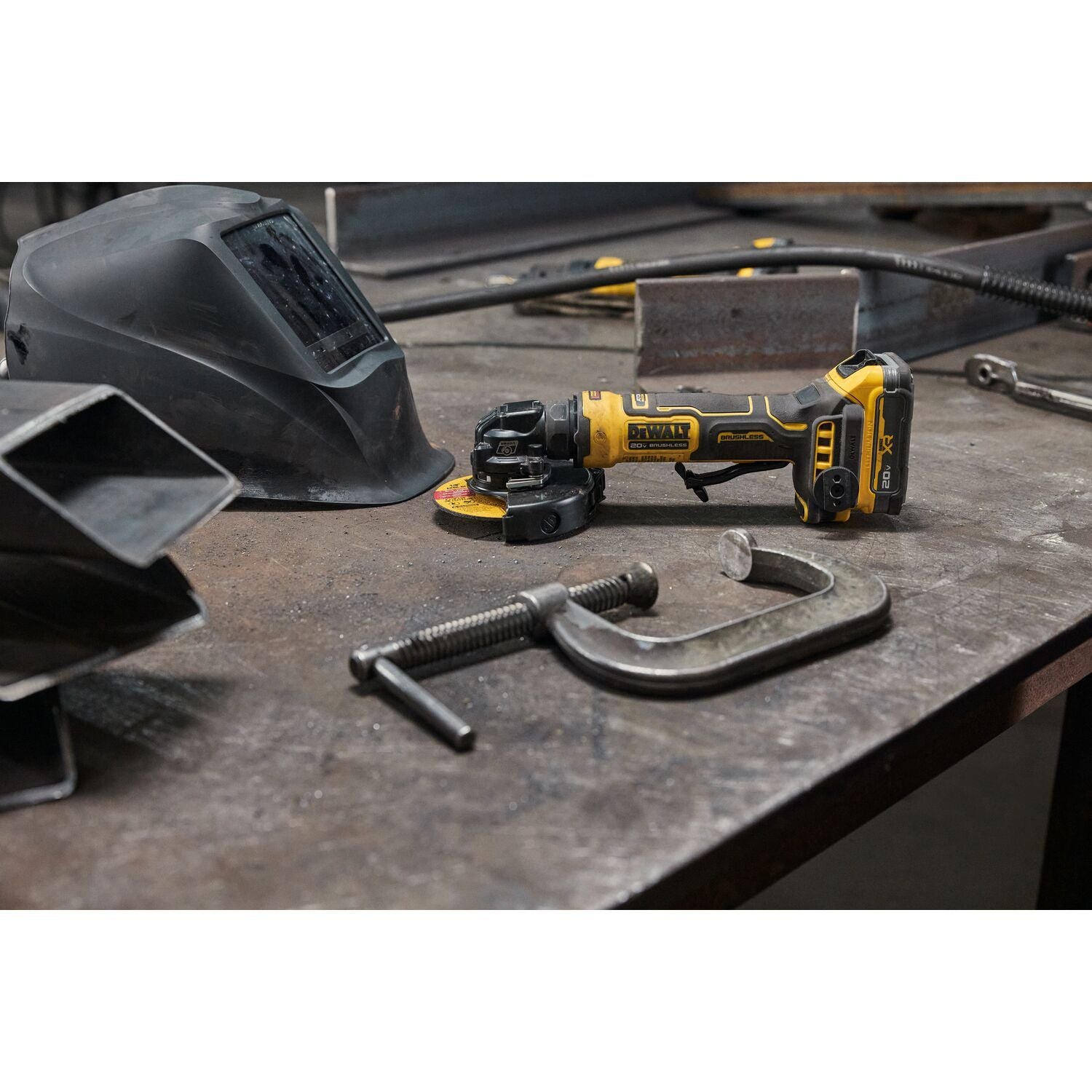 DeWALT DCG400S2 ATOMIC 20V MAX 4-in. Angle Grinder 3.5Ah XR POWERSTACK Kit