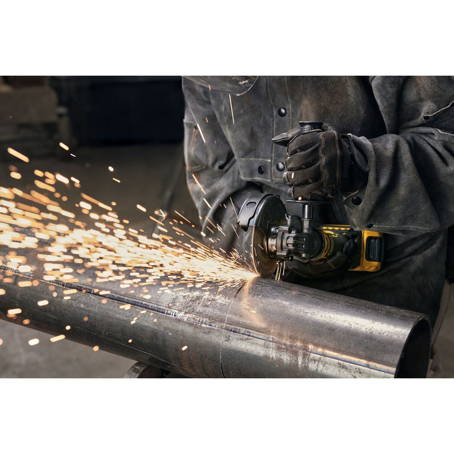 DeWALT DCG402B 20V MAX ATOMIC 4.5-in. Angle Grinder, Tool Only