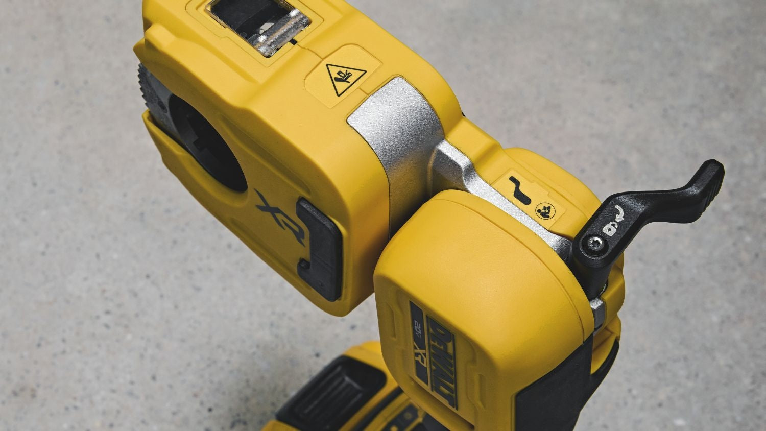 DeWALT DCE154E1 20V MAX* XR 1/4-in. to 1-1/4-in. Copper Tubing Cutter PowerStack Battery Kit