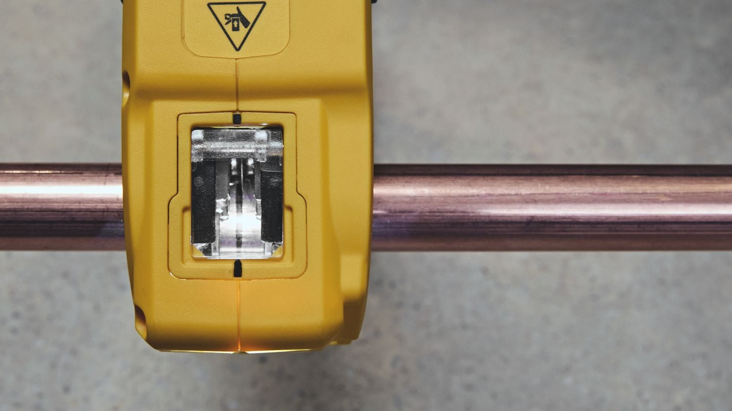 DeWALT DCE154E1 20V MAX* XR 1/4-in. to 1-1/4-in. Copper Tubing Cutter PowerStack Battery Kit