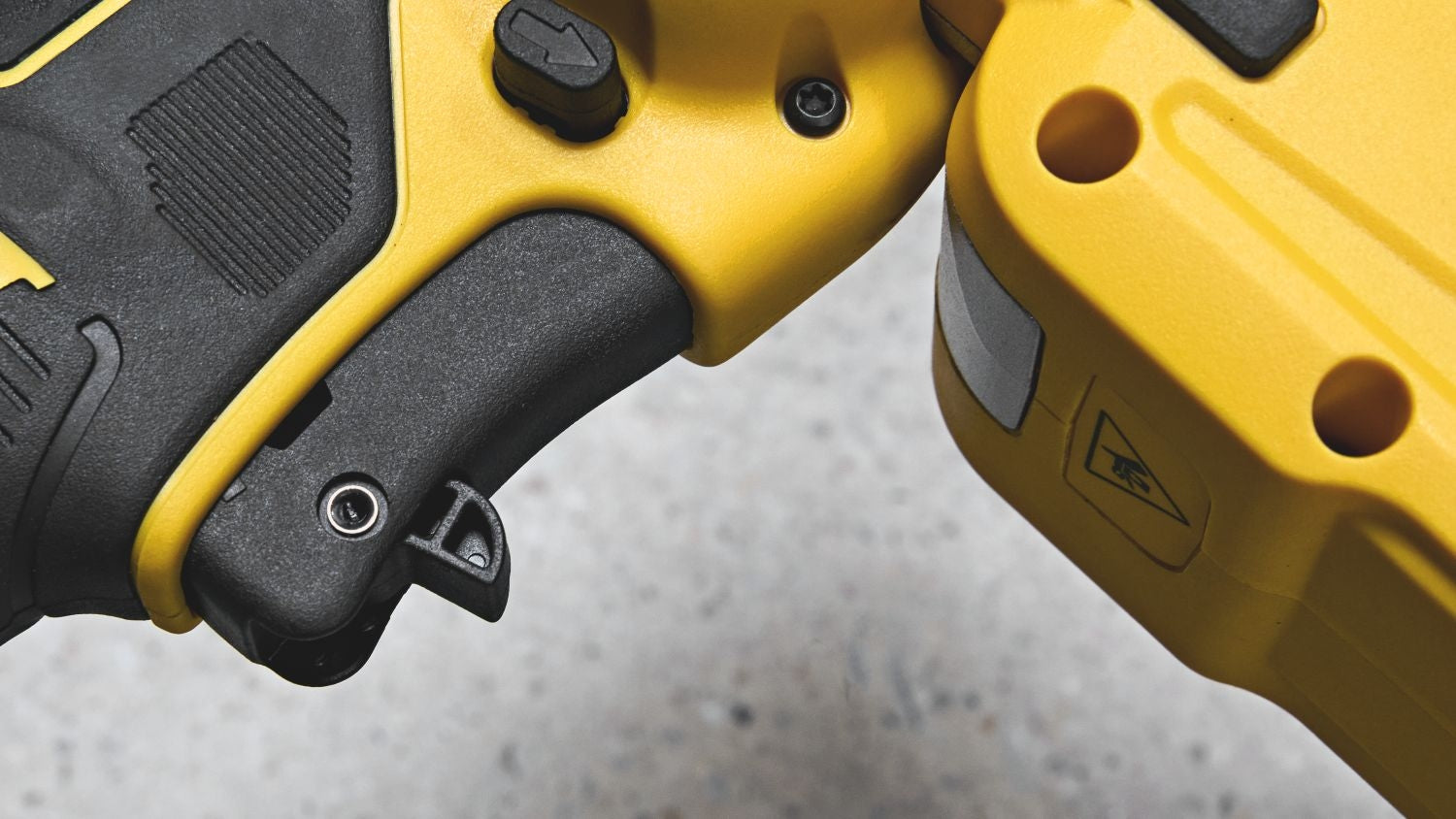 DeWALT DCE154E1 20V MAX* XR 1/4-in. to 1-1/4-in. Copper Tubing Cutter PowerStack Battery Kit