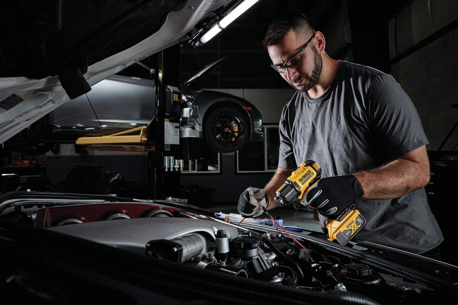 DeWalt DCE530P1 20V MAX Heat Gun 5.0ah Kit