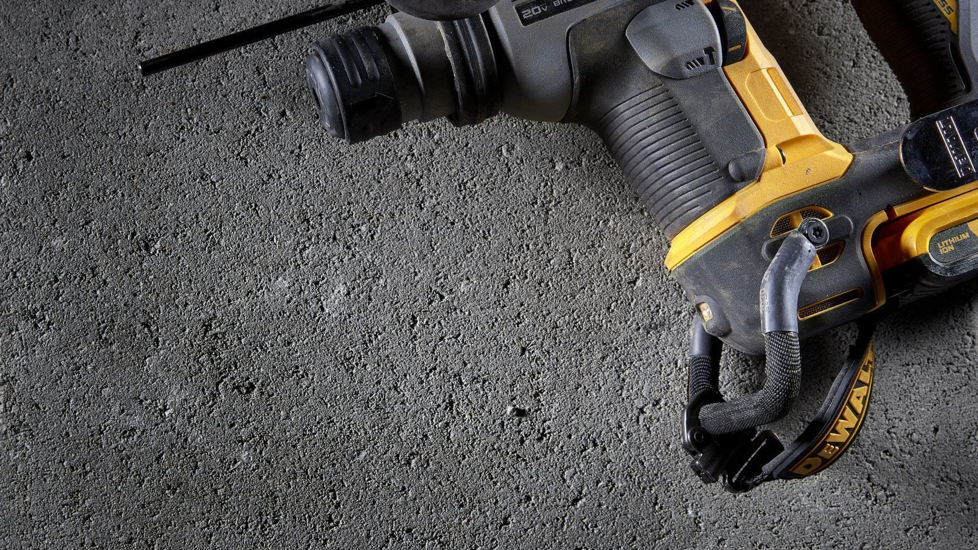 DEWALT DCH172D2 ATOMIC 20V MAX 5/8-in. Brushless SDS Plus Rotary Hammer 2.0Ah Kit
