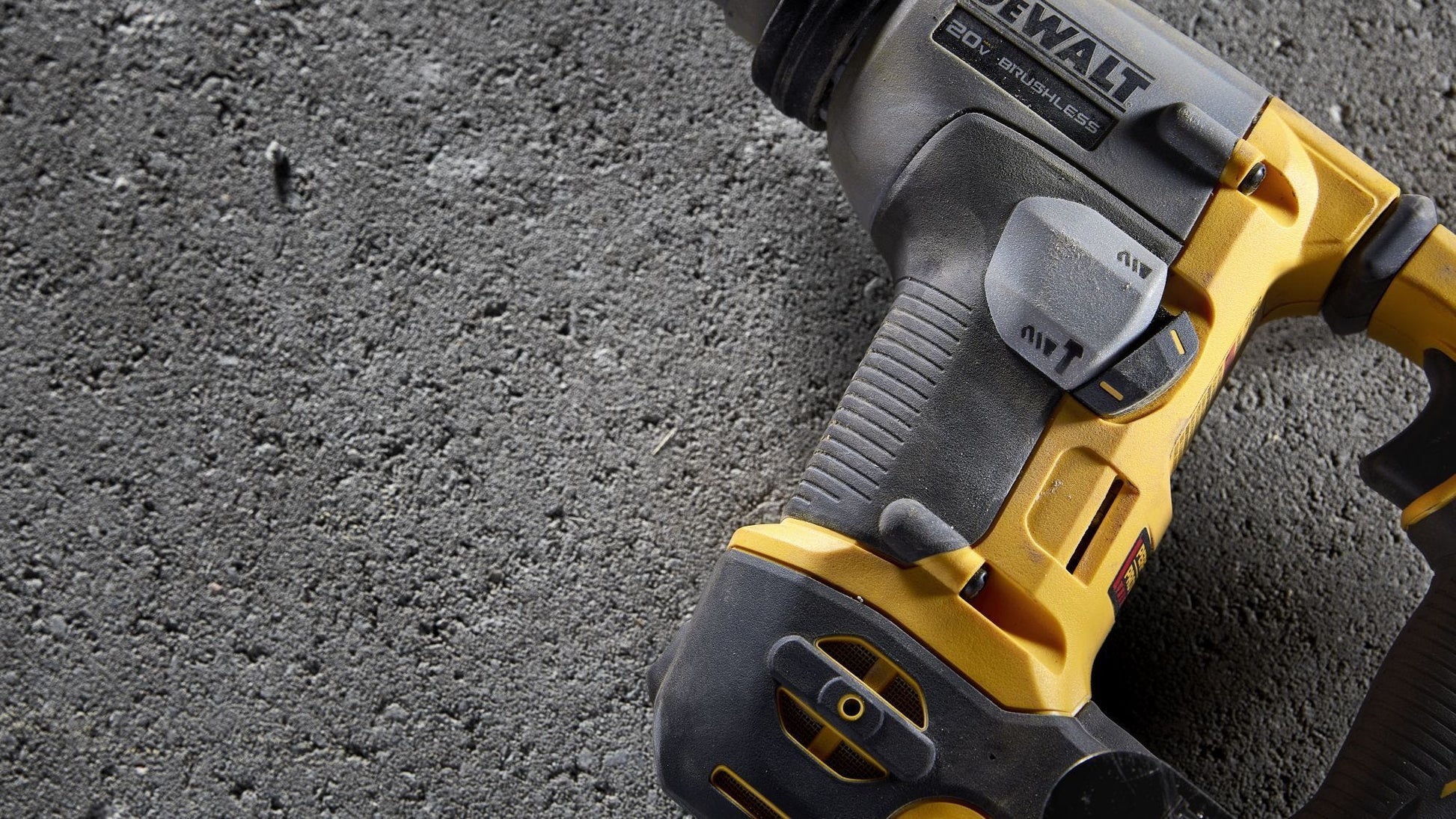 DEWALT DCH172D2 ATOMIC 20V MAX 5/8-in. Brushless SDS Plus Rotary Hammer 2.0Ah Kit