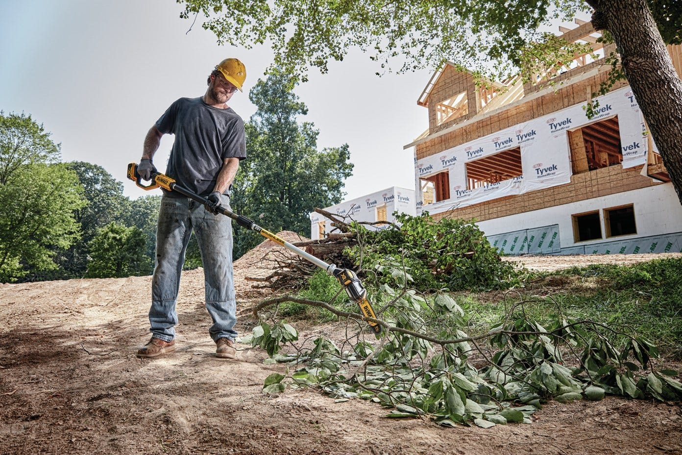 DeWalt DCPS620M1 20V MAX XR Cordless Pole Saw 4.0Ah Kit