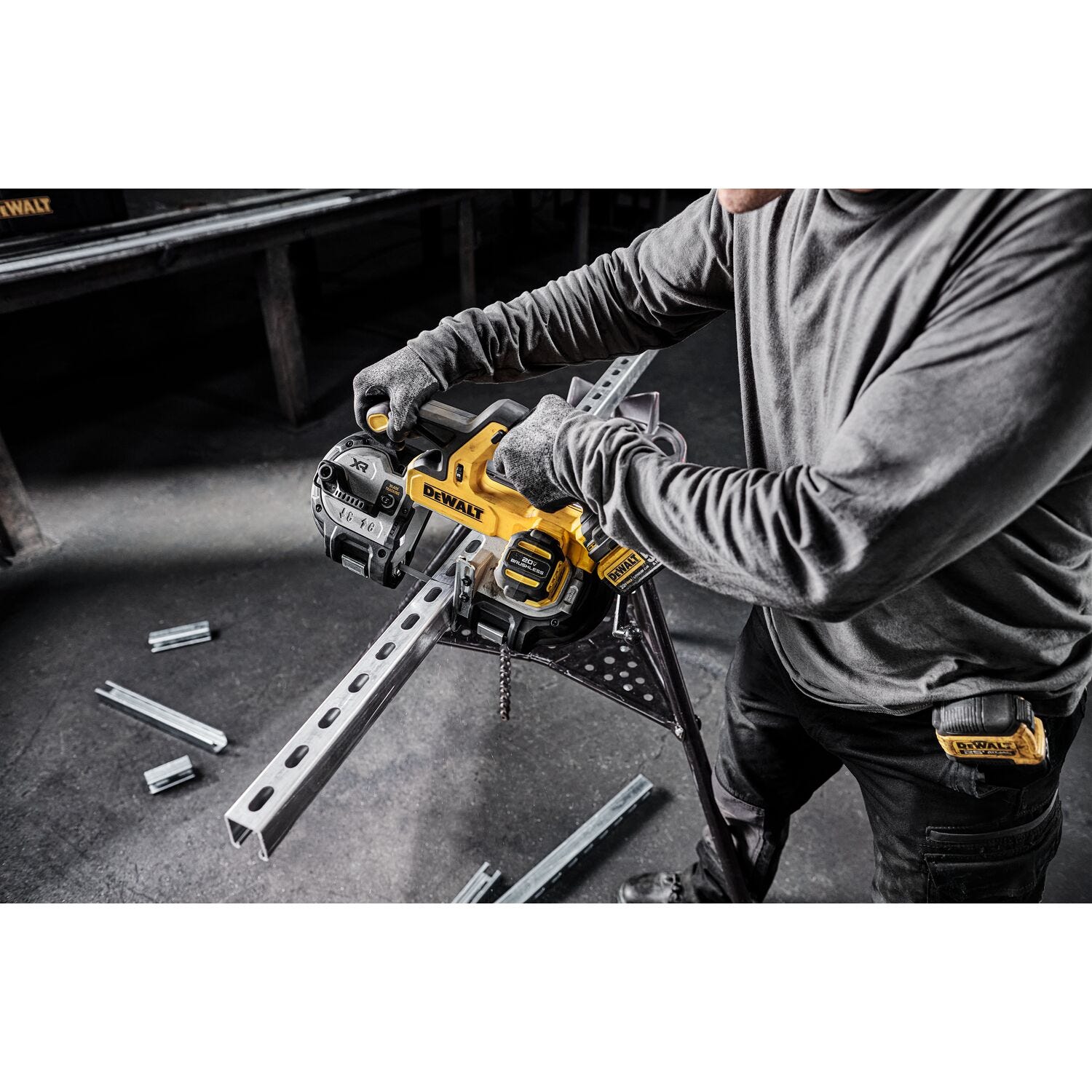 DeWalt DCS378P1 20V MAX XR Brushless 3-1/4 in. Mid-Sized Band Saw 5.0Ah Kit