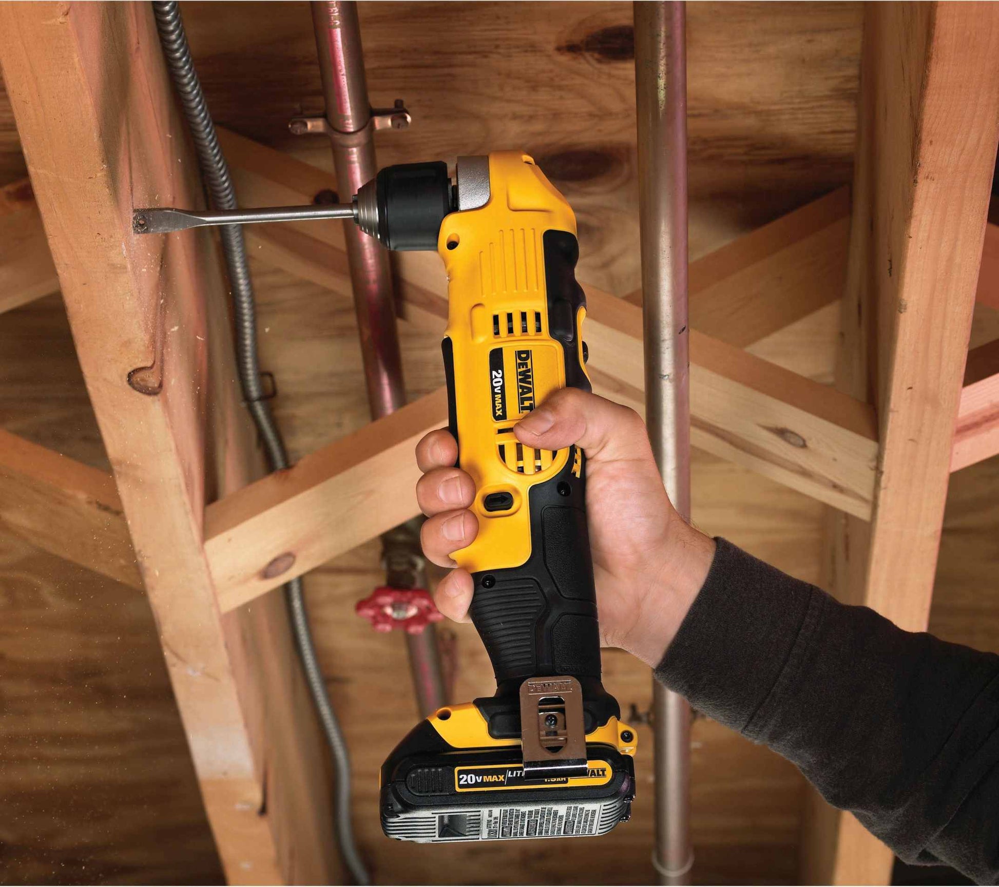 DeWalt DCD740C1 20V MAX 3/8-Inch Right Angle Drill/Driver 1.5Ah Kit