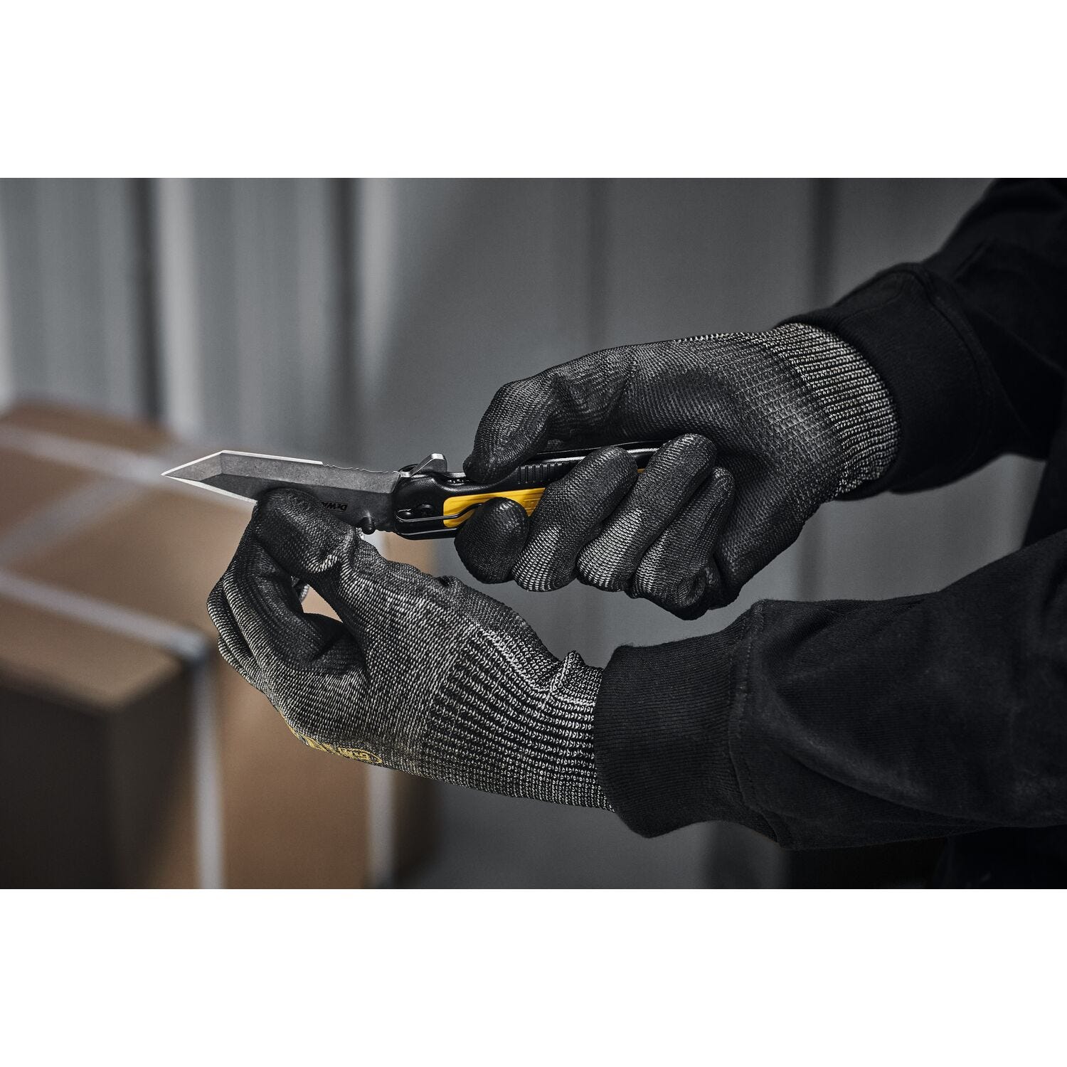 DeWalt DWHT10994 Tanto Blade Pocket Knife