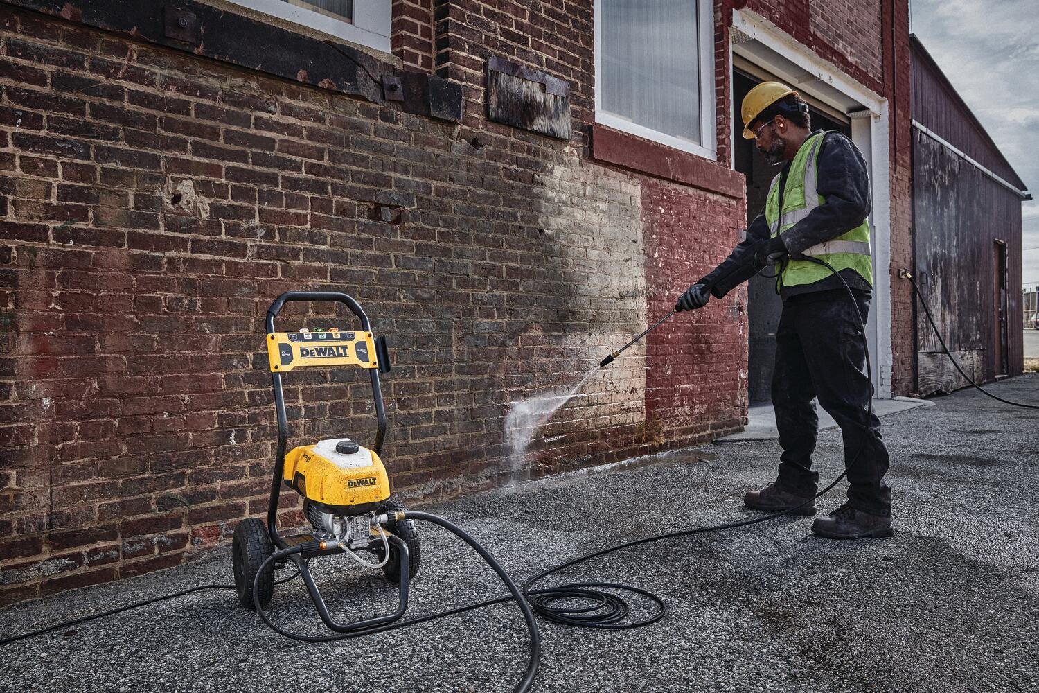 DeWalt DWPW2400 2400-PSI 13-Amp Electric Cold-Water Pressure Washer