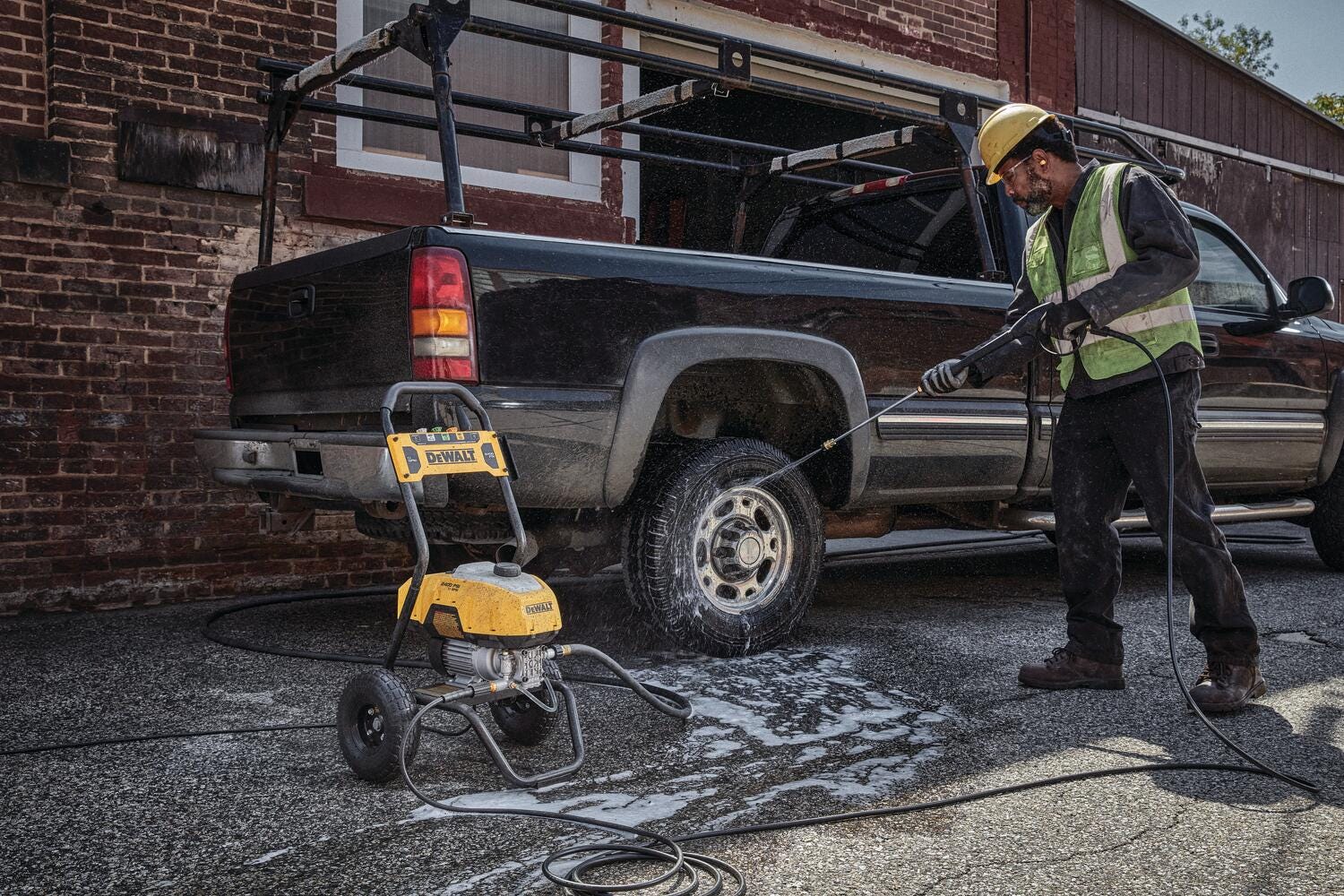 DeWalt DWPW2400 2400-PSI 13-Amp Electric Cold-Water Pressure Washer