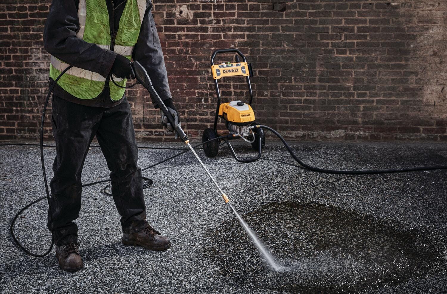 DeWalt DWPW2400 2400-PSI 13-Amp Electric Cold-Water Pressure Washer