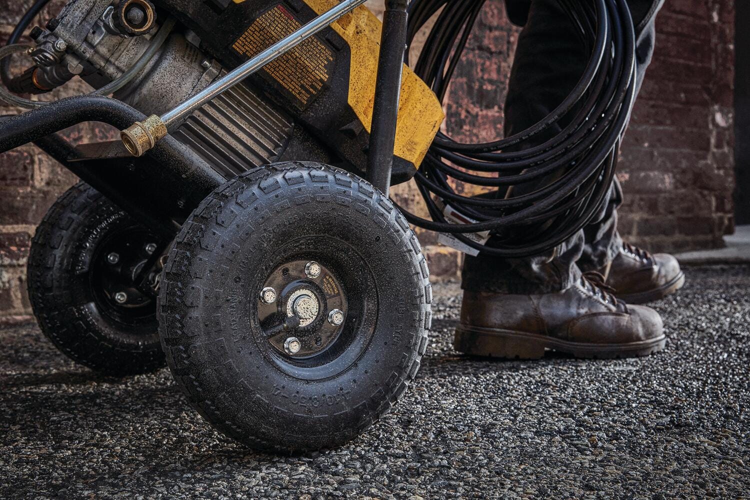 DeWalt DWPW2400 2400-PSI 13-Amp Electric Cold-Water Pressure Washer