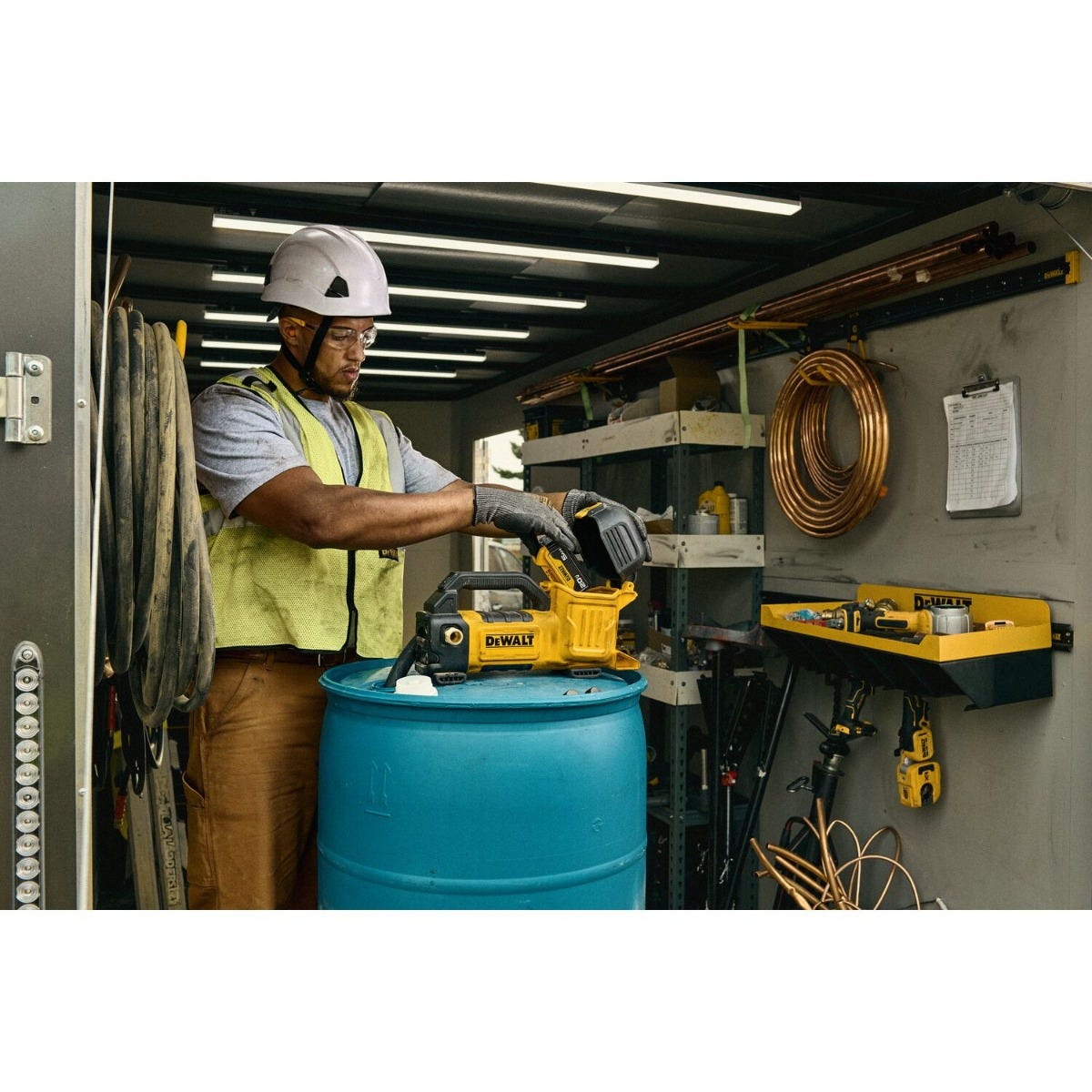 DeWALT DCE050P1 20V MAX Cordless Transfer Pump 5.0Ah Kit