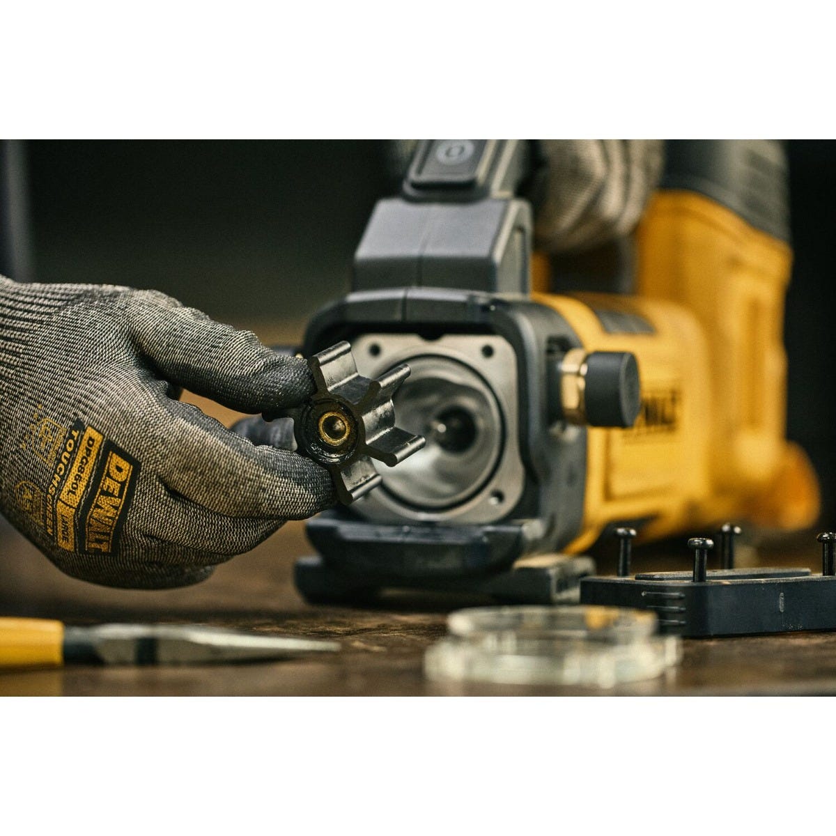DeWALT DCE050P1 20V MAX Cordless Transfer Pump 5.0Ah Kit