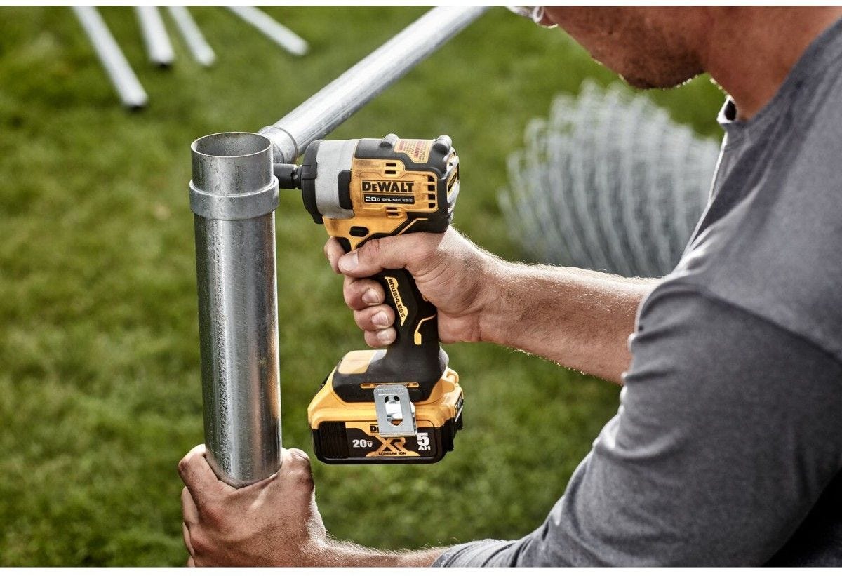 DeWALT DCF913B 20V MAX* 3/8 -in. Cordless Impact Wrench with Hog Ring Anvil, Tool Only