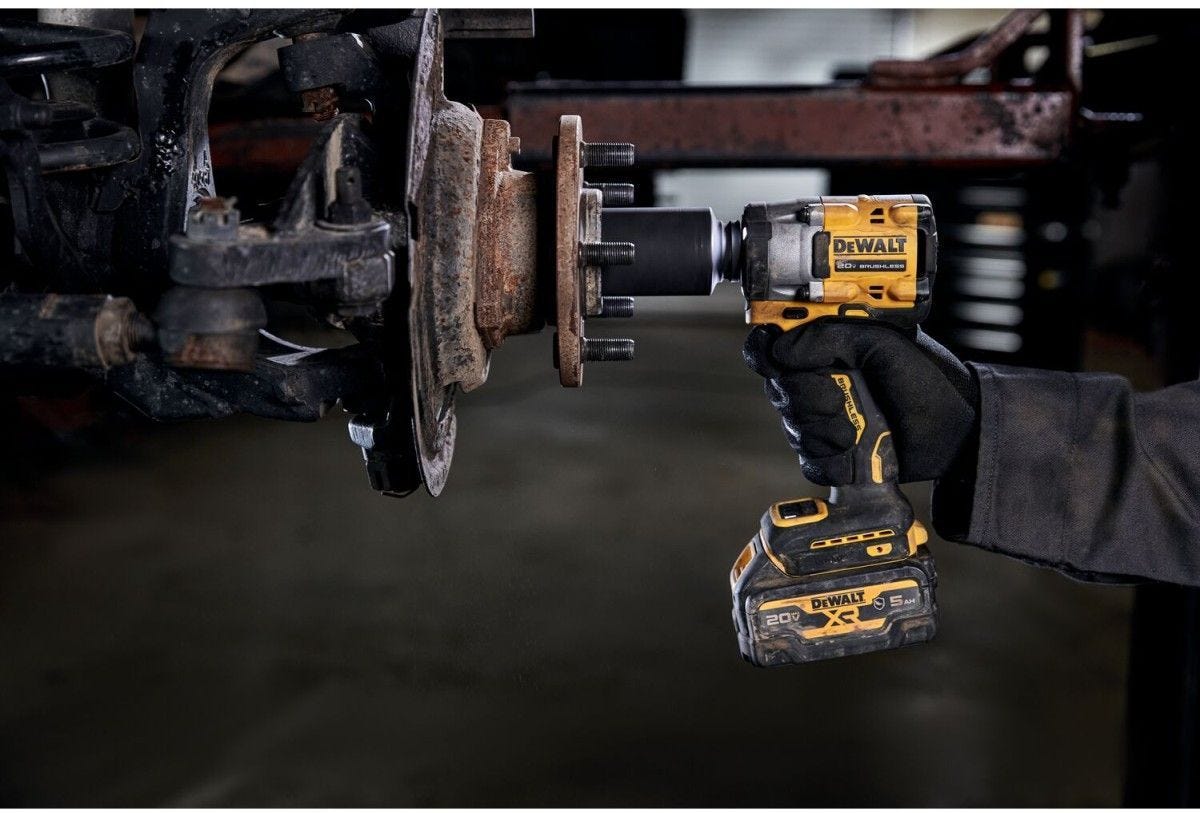 DeWALT DCF921P2 ATOMIC 20V MAX* 1/2 -in. Cordless Impact Wrench with Hog Ring Anvil Kit