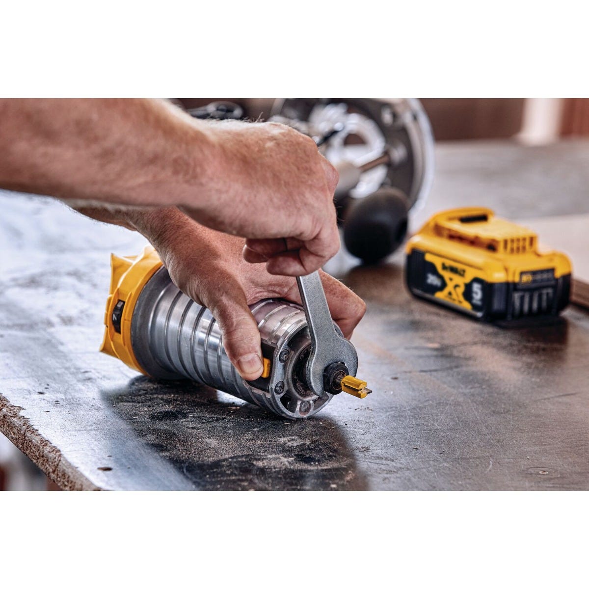 DeWalt 20V MAX XR Plunge Router and Compact Router Kit