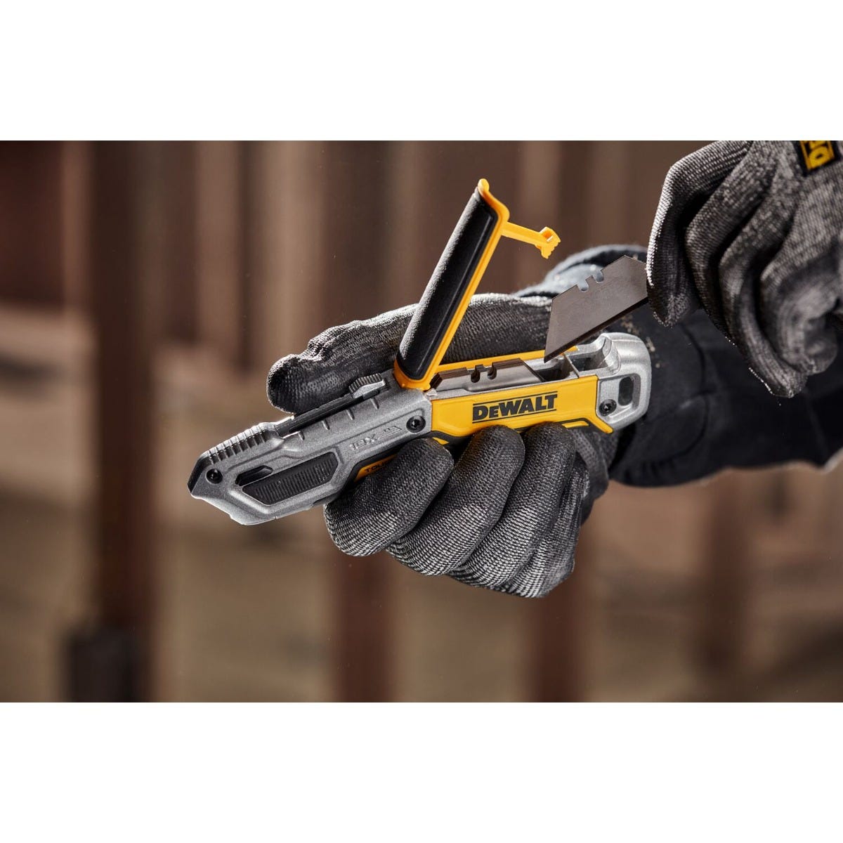 DeWalt DWHT10999 TOUGHSERIES Retractable Utility Knife