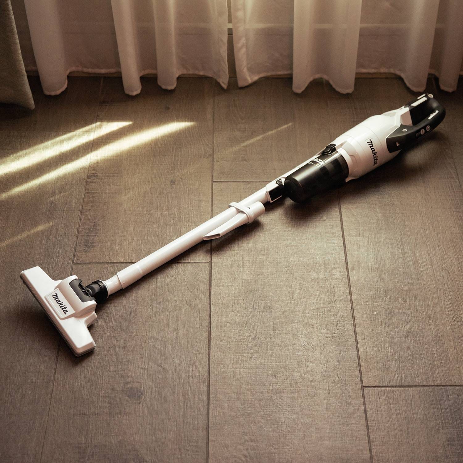 Makita GLC03Z 40V max XGT Brushless Cordless Cyclonic 4-Speed HEPA Filter Compact Stick Vacuum, Tool Only