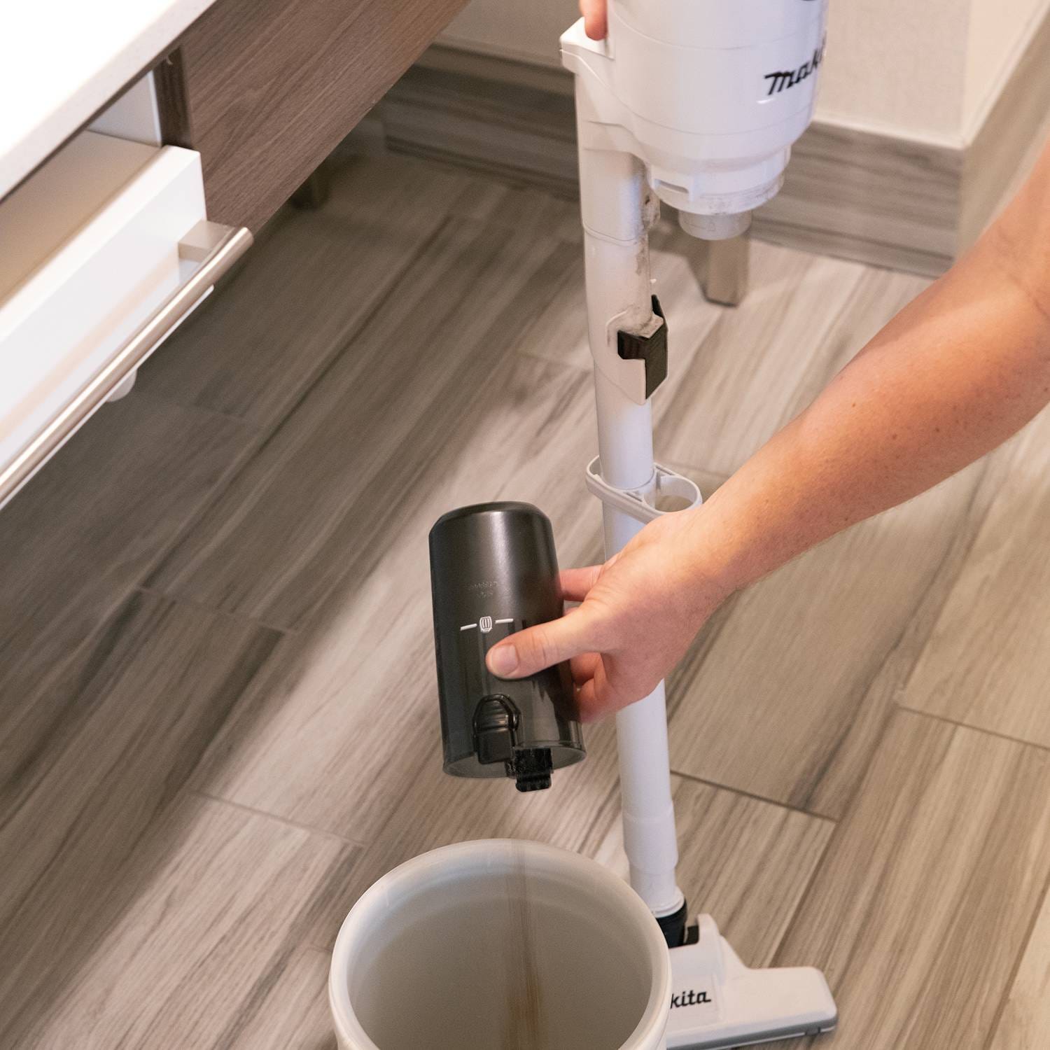 Makita GLC03Z 40V max XGT Brushless Cordless Cyclonic 4-Speed HEPA Filter Compact Stick Vacuum, Tool Only