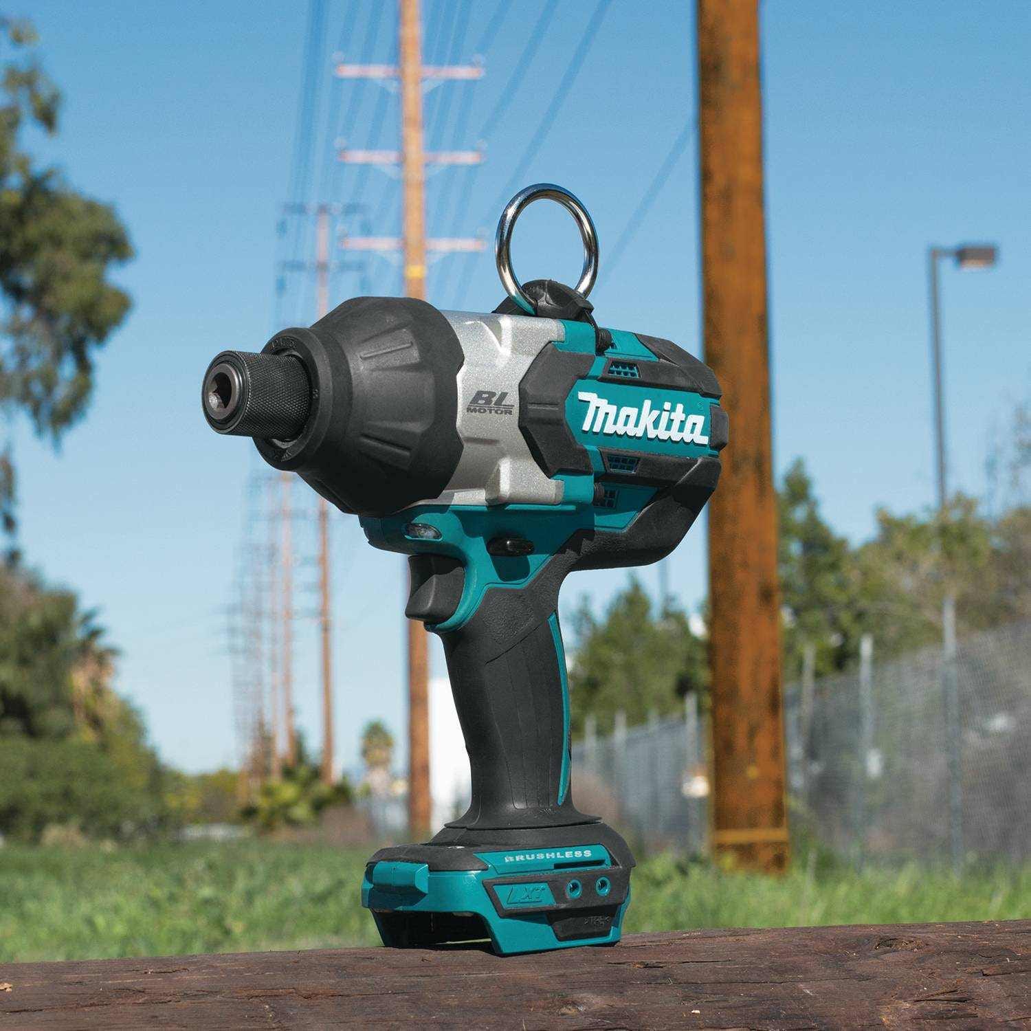 Makita XWT09XVZ 18V LXT Lithium-Ion Brushless Cordless High-Torque 7/16" Hex Utility Impact Wrench, Tool Only