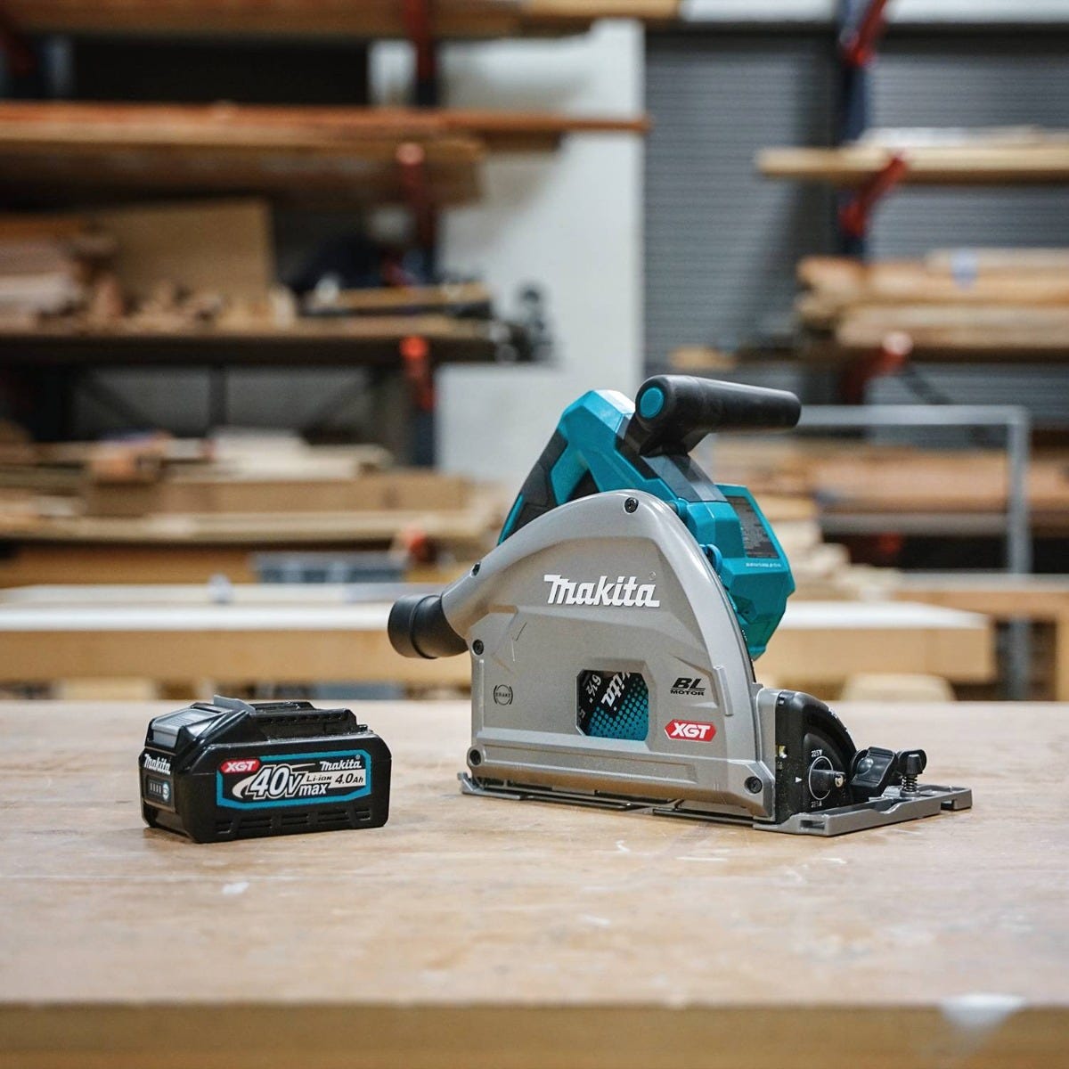 Makita GPS01M1J 40V max XGT Brushless Cordless 6-1/2" Plunge Circular Saw Kit, AWS Capable (4.0Ah)