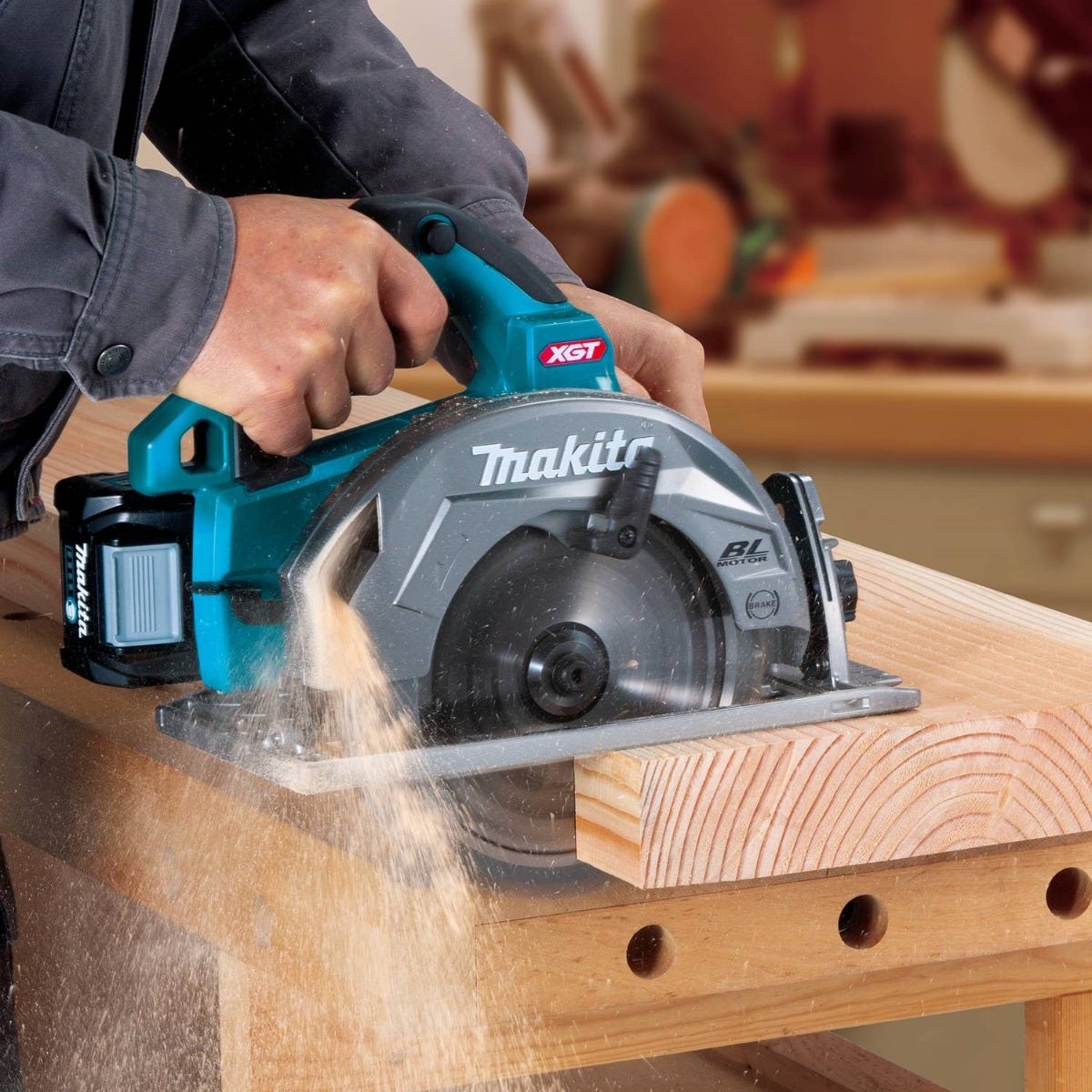Makita GSH01M1 40V max XGT Brushless Cordless 7-1/4" Circular Saw Kit, AWS Capable (4.0Ah)