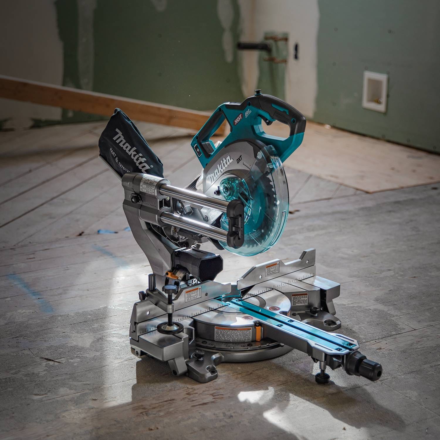Makita GSL02Z 40V max XGT Brushless Cordless 8-1/2" Dual-Bevel Sliding Compound Miter Saw, AWS Capable, Tool Only