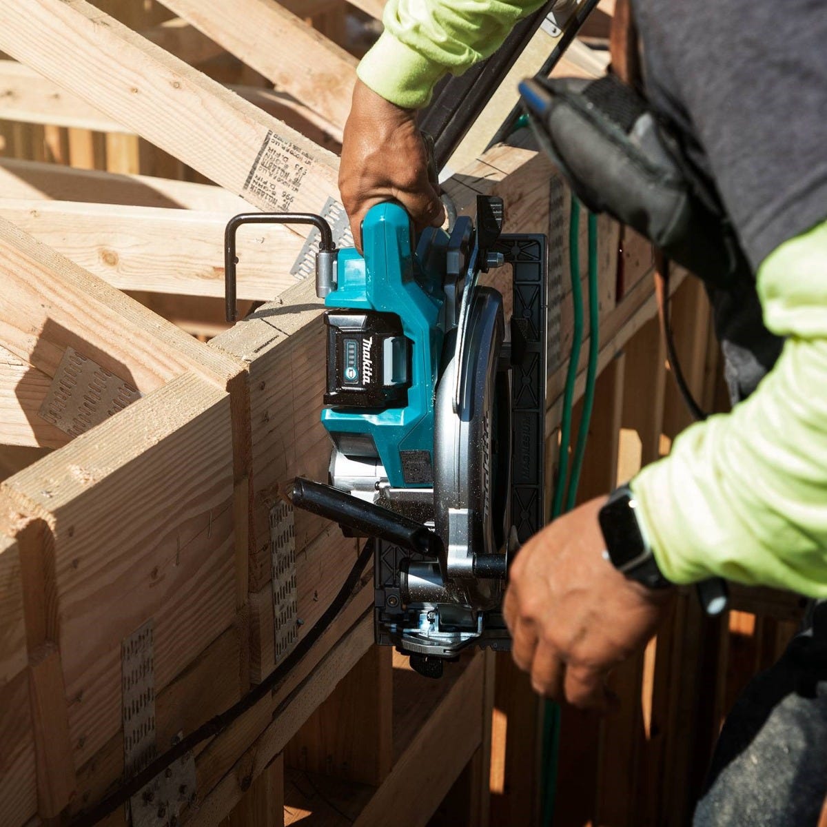 Makita GSR02M1 40V max XGT Brushless Cordless Rear Handle 10-1/4" Circular Saw Kit, AWS Capable (4.0Ah)