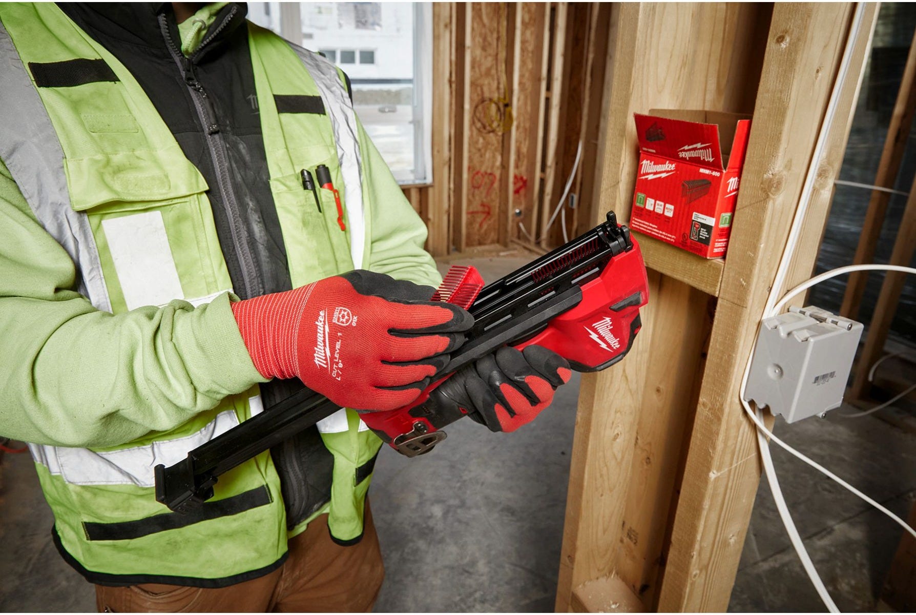 Milwaukee 2448-21 M12 Cable Stapler Kit with 1,200 Staples