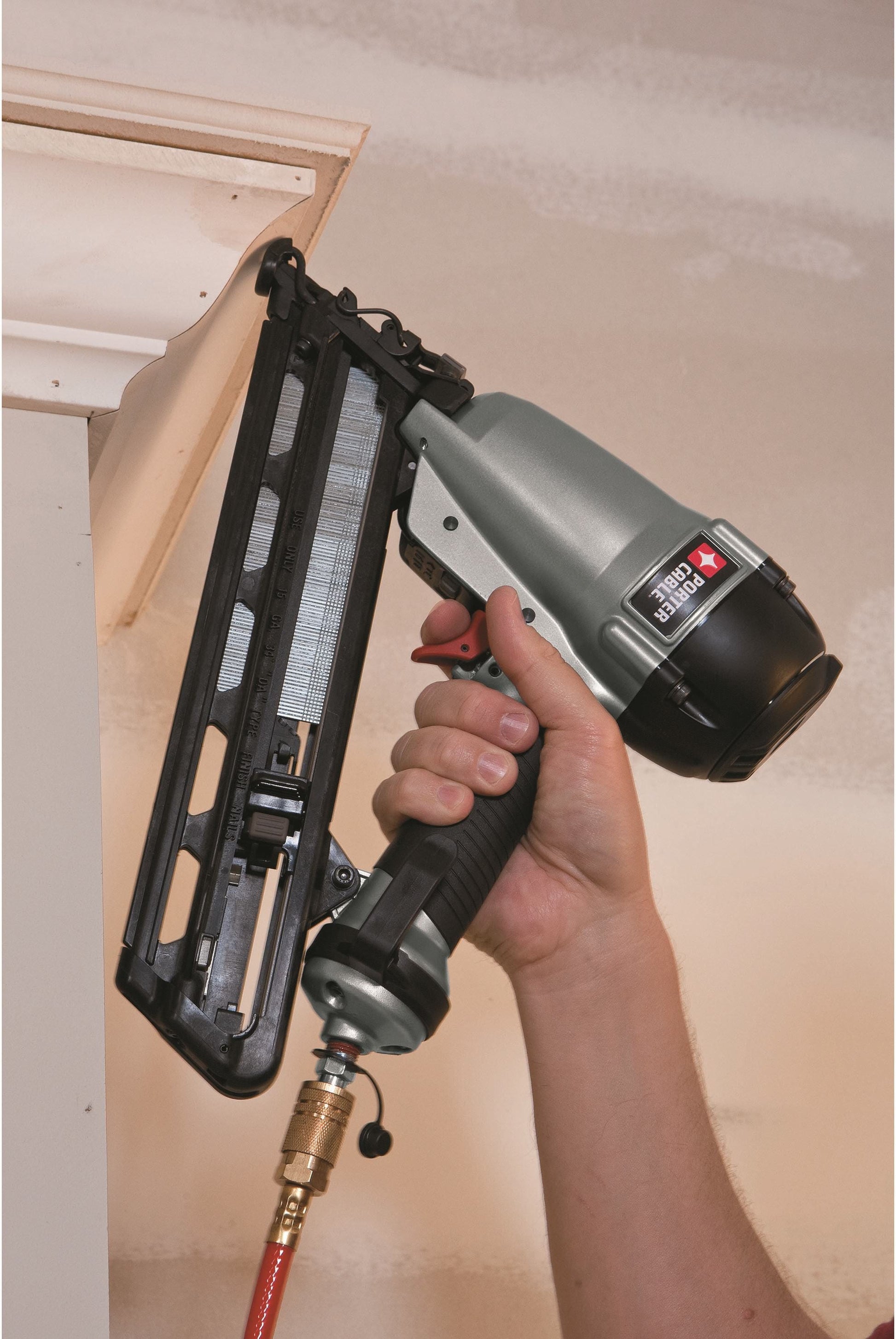 Porter Cablea DA250C 15 ga. 2-1/2" Angle Finish Nailer Kit
